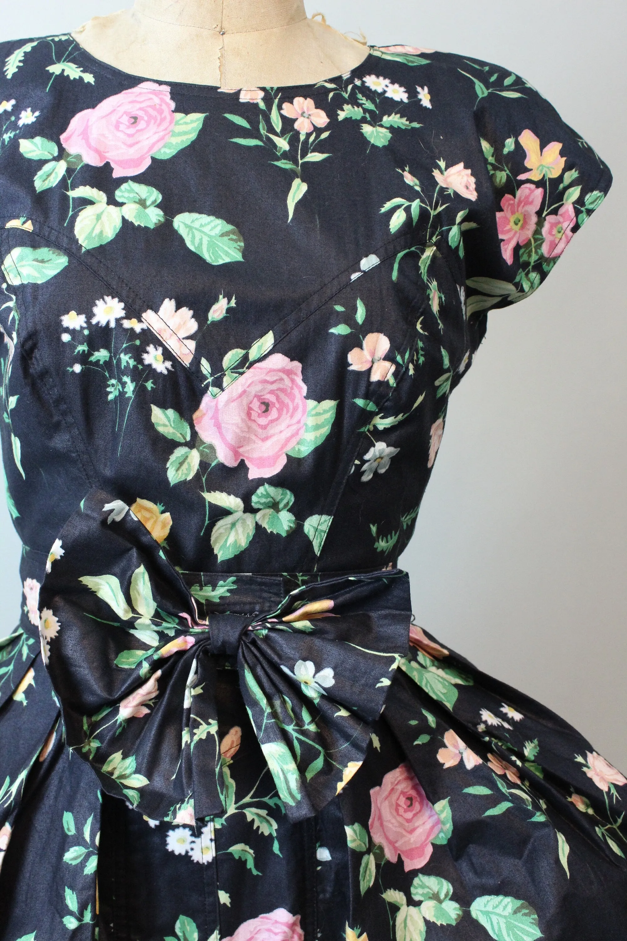 1980s KAREN ALEXANDER open back ROSE print small medium |  new spring