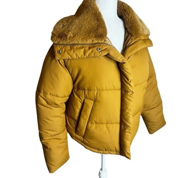 Abercrombie &amp; Fitch Elevated mini puffer size Small