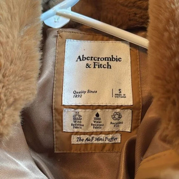 Abercrombie &amp; Fitch Elevated mini puffer size Small