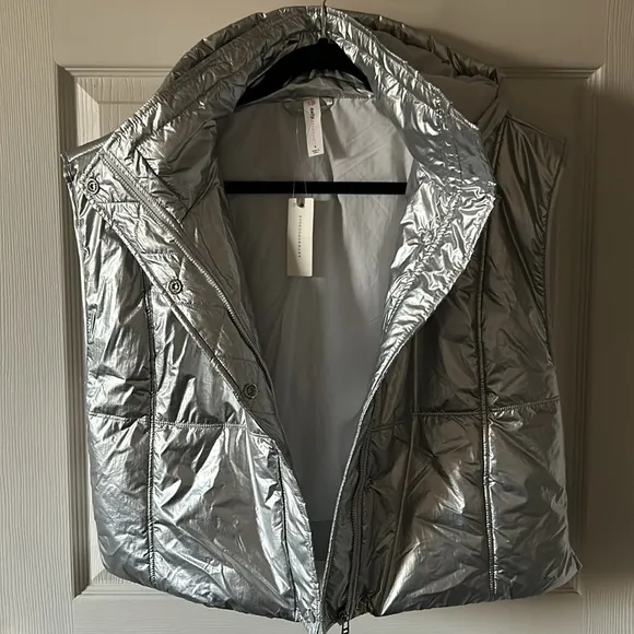 Anthropologie Daily Practice Silver Metallic Puffer Vest Hooded Size Small‎ NWT