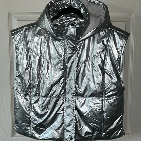 Anthropologie Daily Practice Silver Metallic Puffer Vest Hooded Size Small‎ NWT