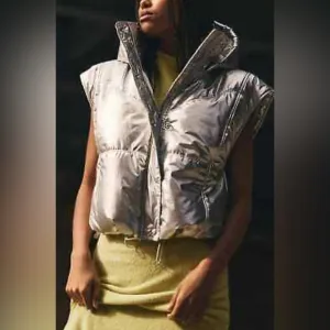 Anthropologie Daily Practice Silver Metallic Puffer Vest Hooded Size Small‎ NWT