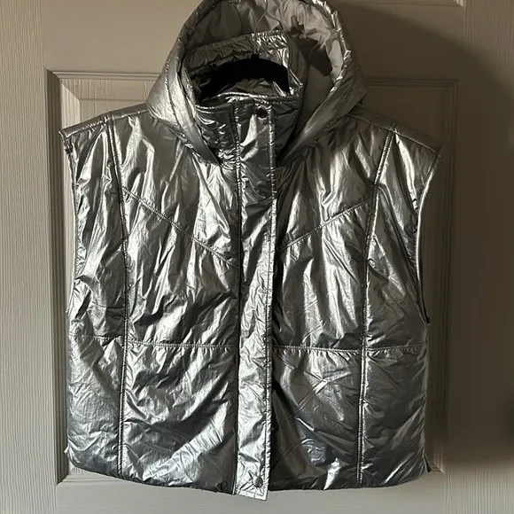 Anthropologie Daily Practice Silver Metallic Puffer Vest Hooded Size Small‎ NWT