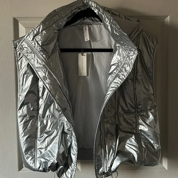 Anthropologie Daily Practice Silver Metallic Puffer Vest Hooded Size Small‎ NWT