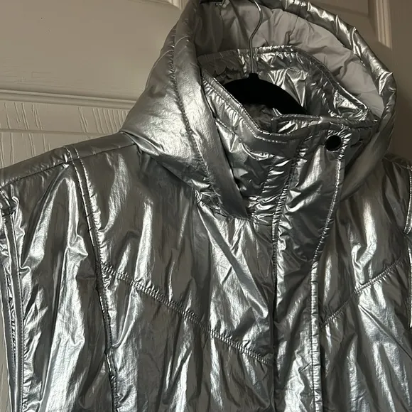 Anthropologie Daily Practice Silver Metallic Puffer Vest Hooded Size Small‎ NWT