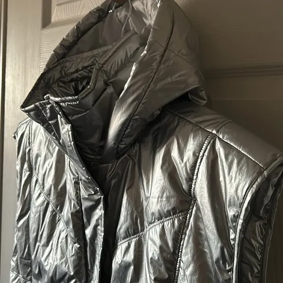 Anthropologie Daily Practice Silver Metallic Puffer Vest Hooded Size Small‎ NWT