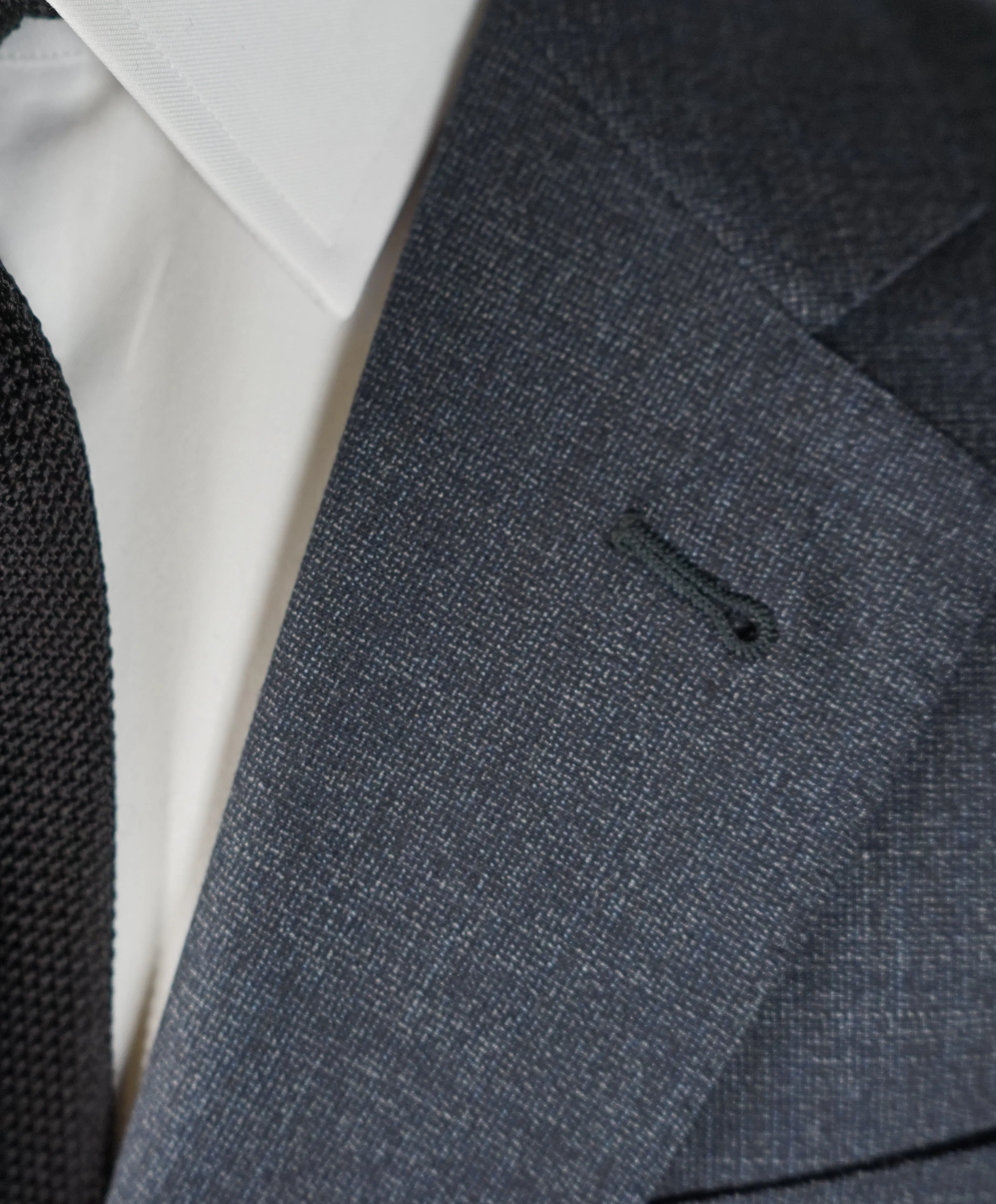 ARMANI COLLEZIONI - Abstract Basket Weave Gray & Blue Suit - 42R