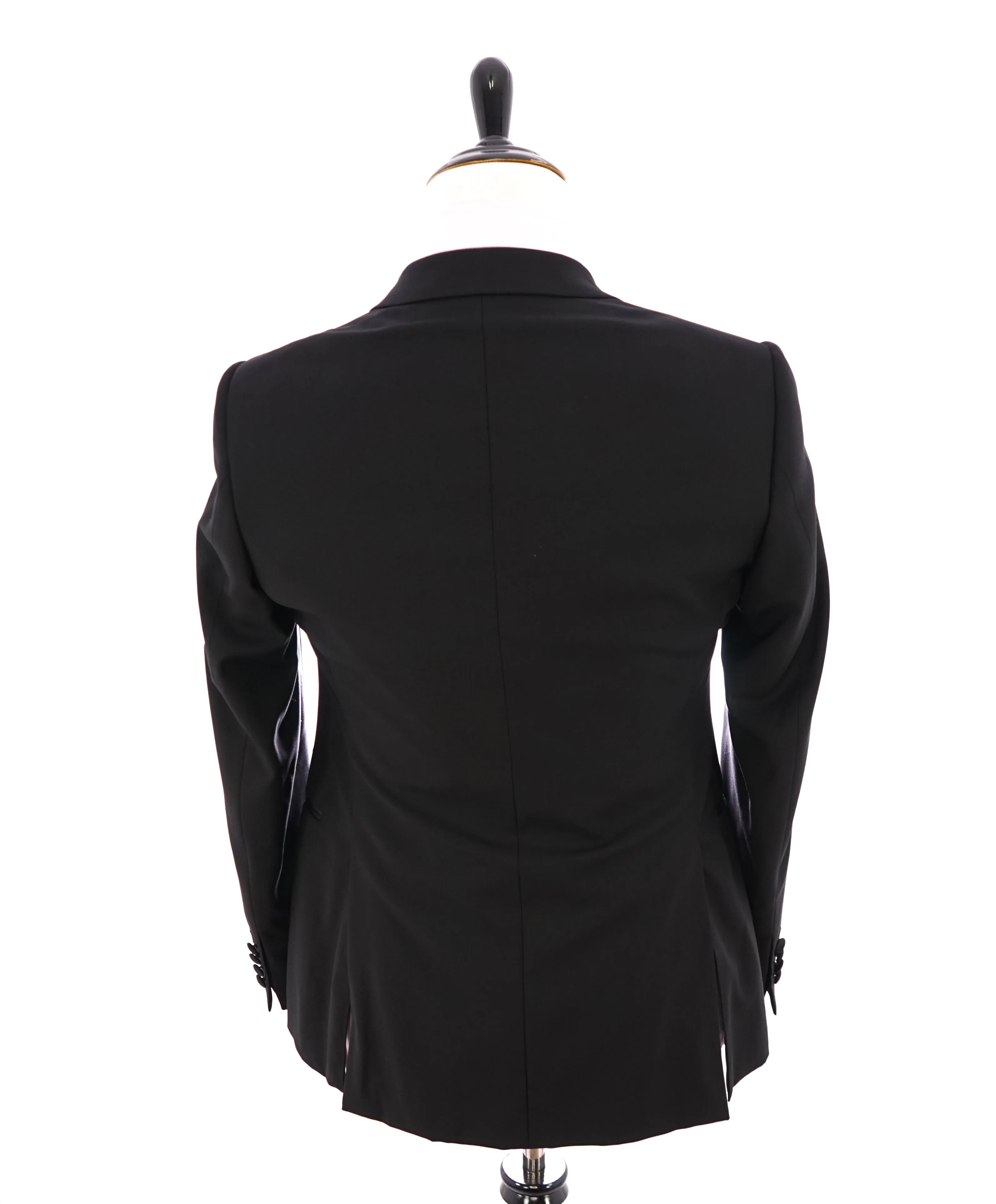ARMANI COLLEZIONI - Black Textured Peak Lapel "M Line" Slim Suit - 38R