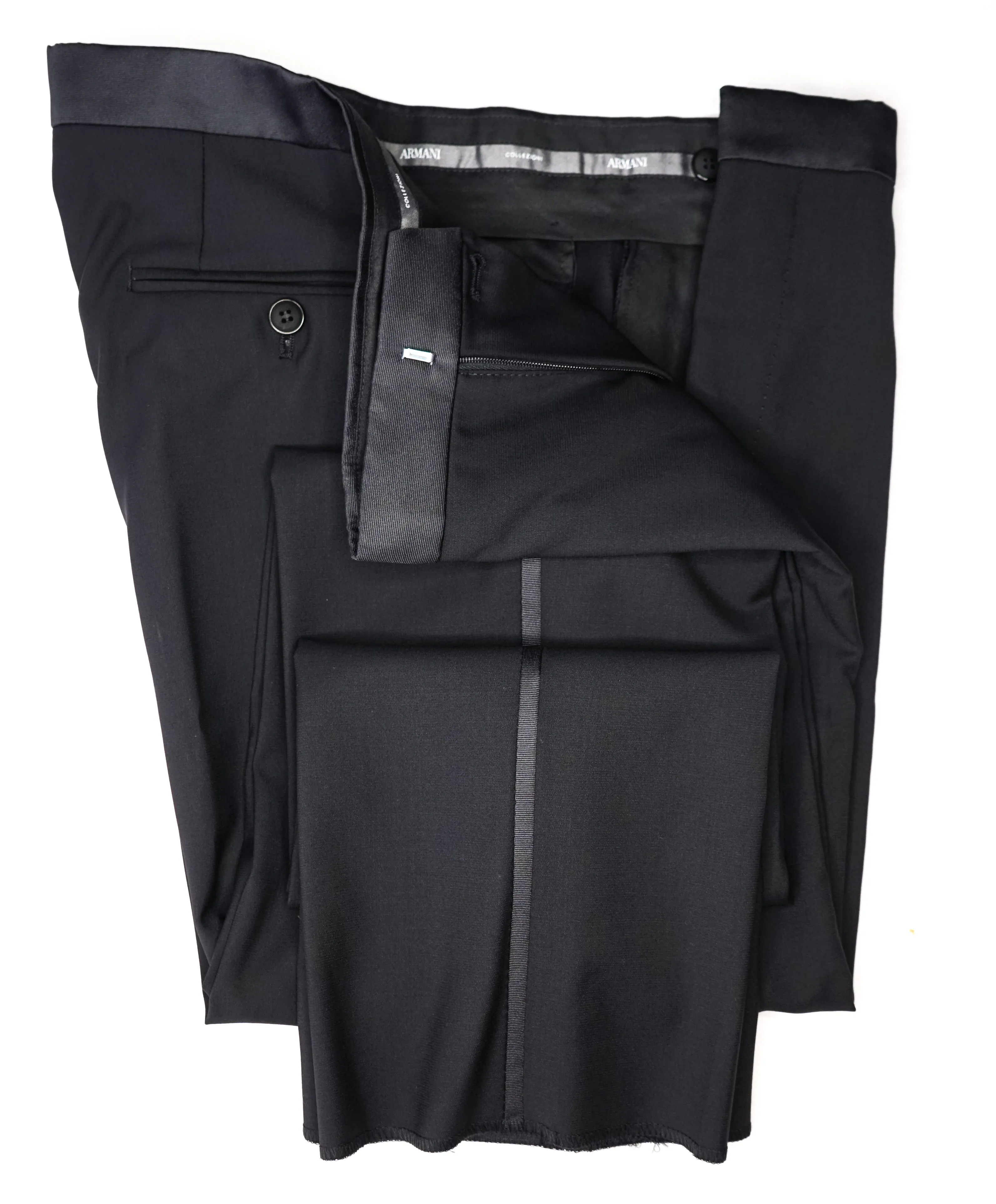 ARMANI COLLEZIONI - Black Textured Peak Lapel "M Line" Slim Suit - 38R
