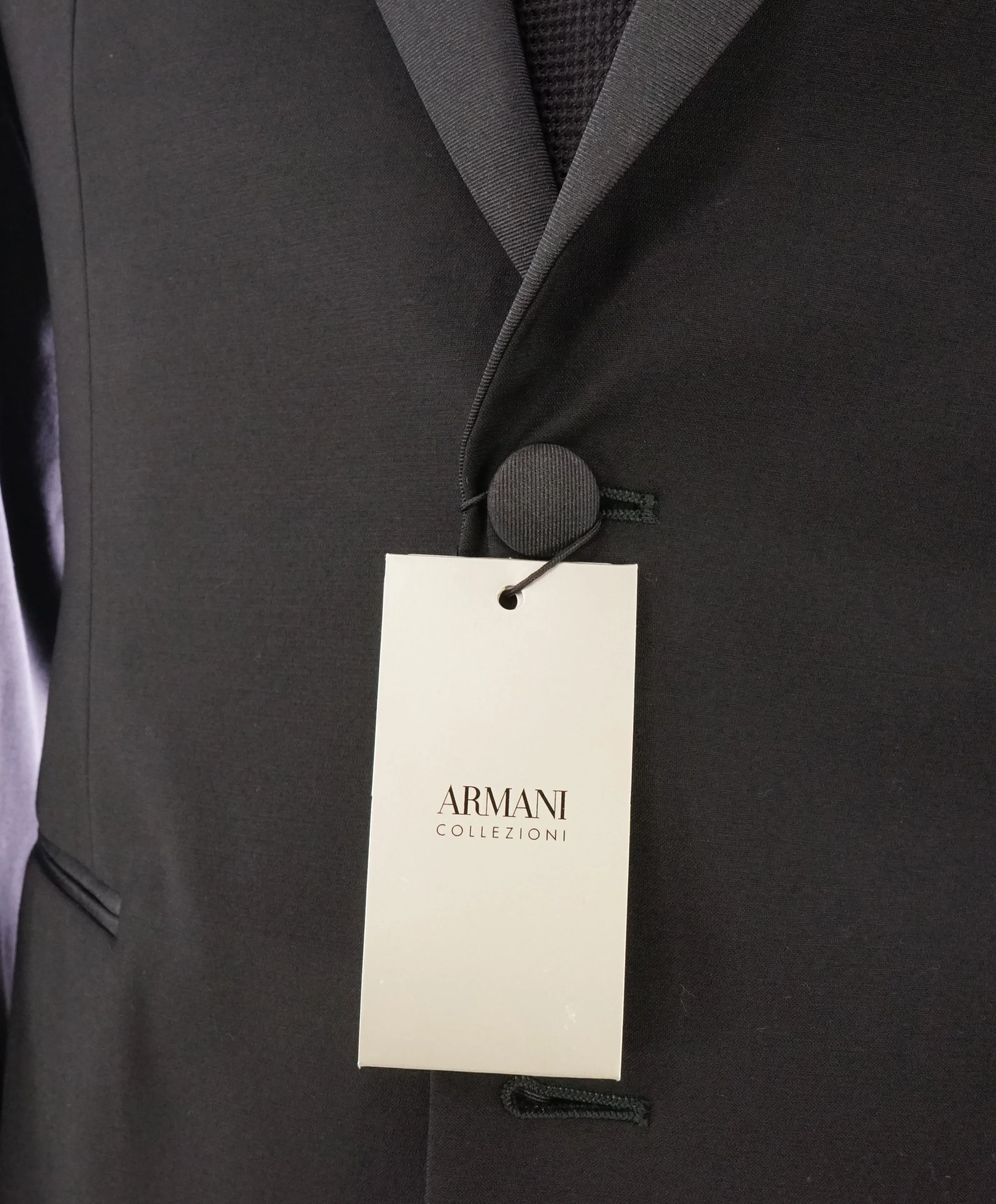 ARMANI COLLEZIONI - Black Textured Peak Lapel "M Line" Slim Suit - 38R