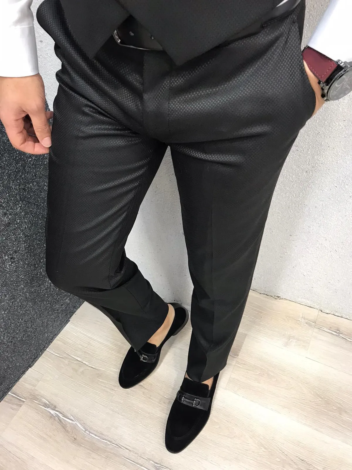 Asmo Black Slim Fit Wool Suit - Elegant Versatility for Every Occasion