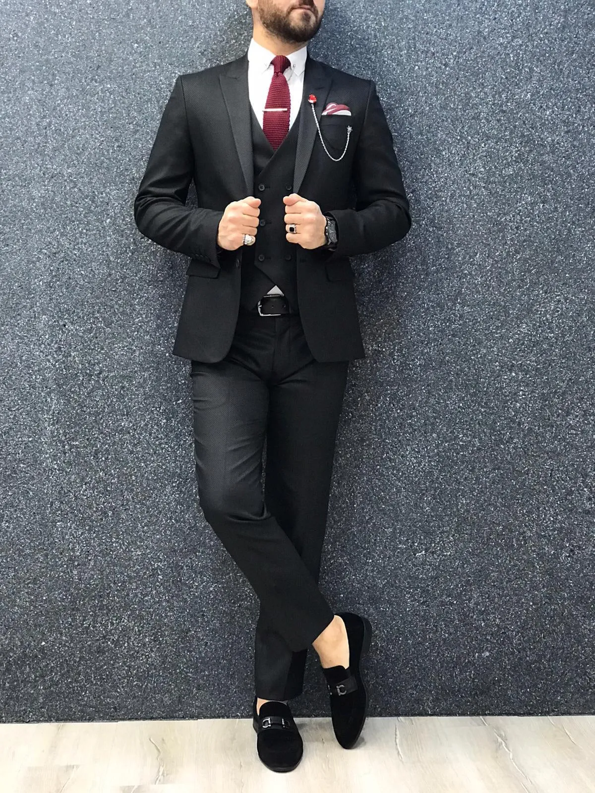Asmo Black Slim Fit Wool Suit - Elegant Versatility for Every Occasion