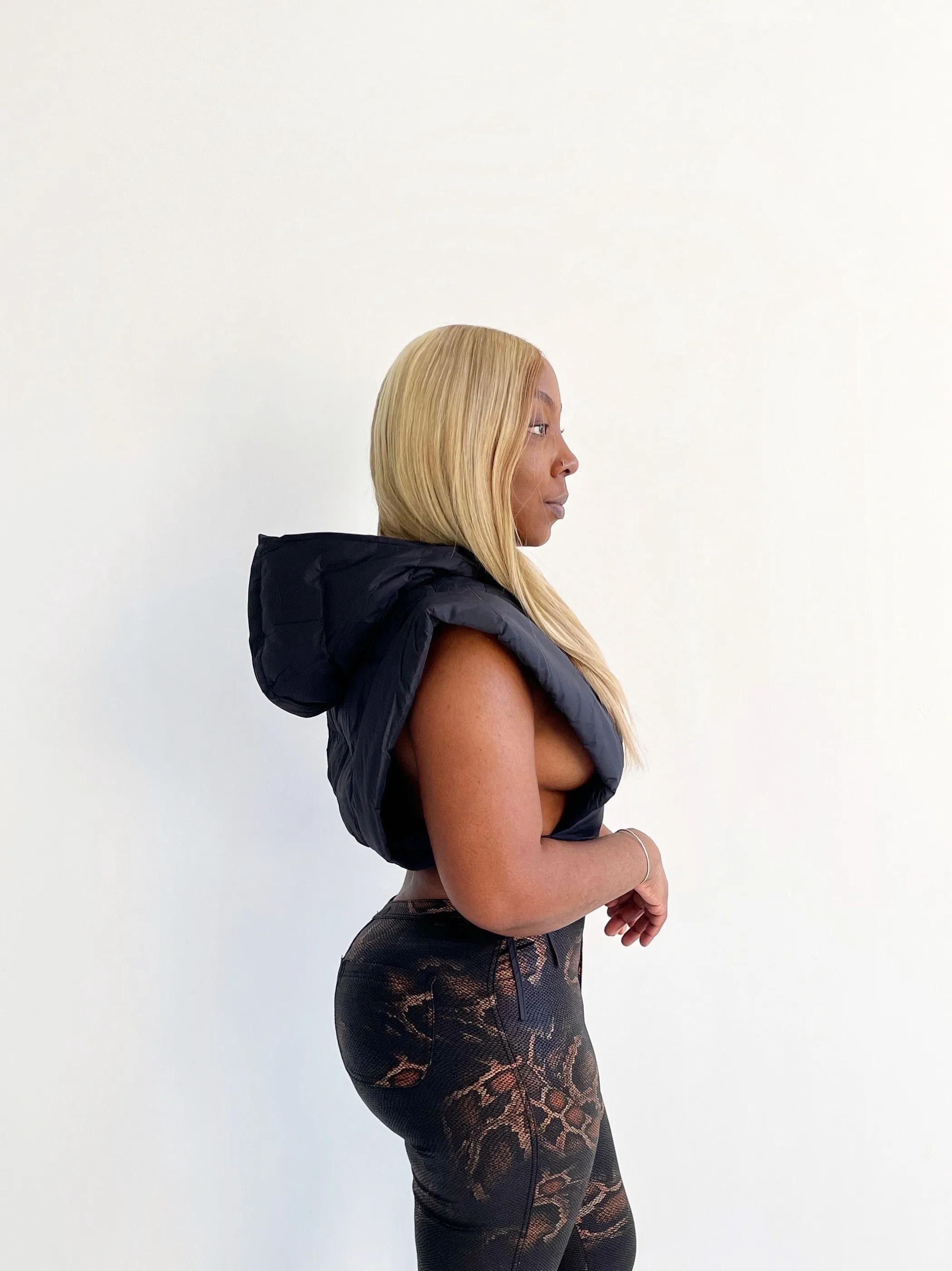 Big Trial Open Side Cropped Vest in Black