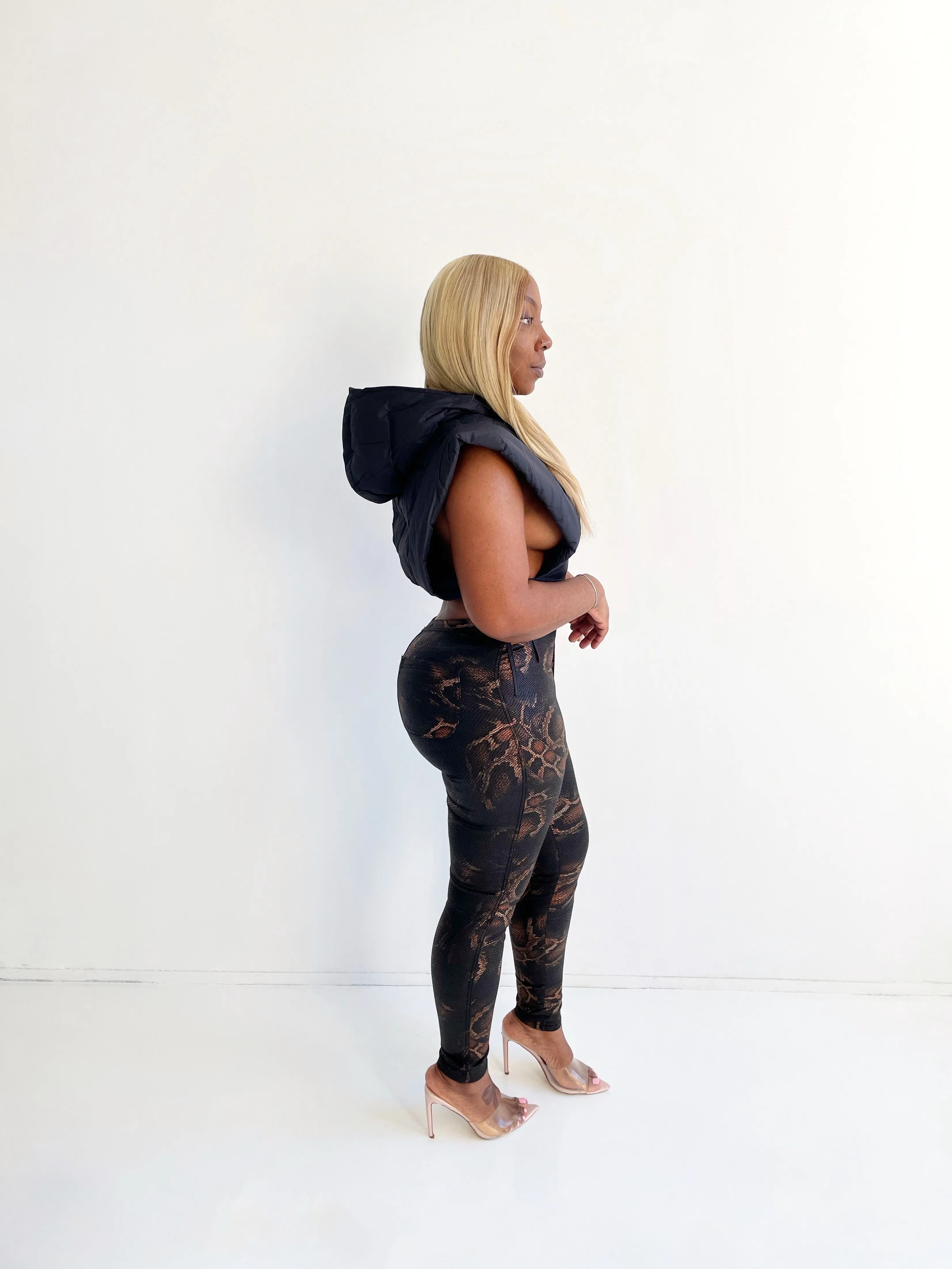 Big Trial Open Side Cropped Vest in Black
