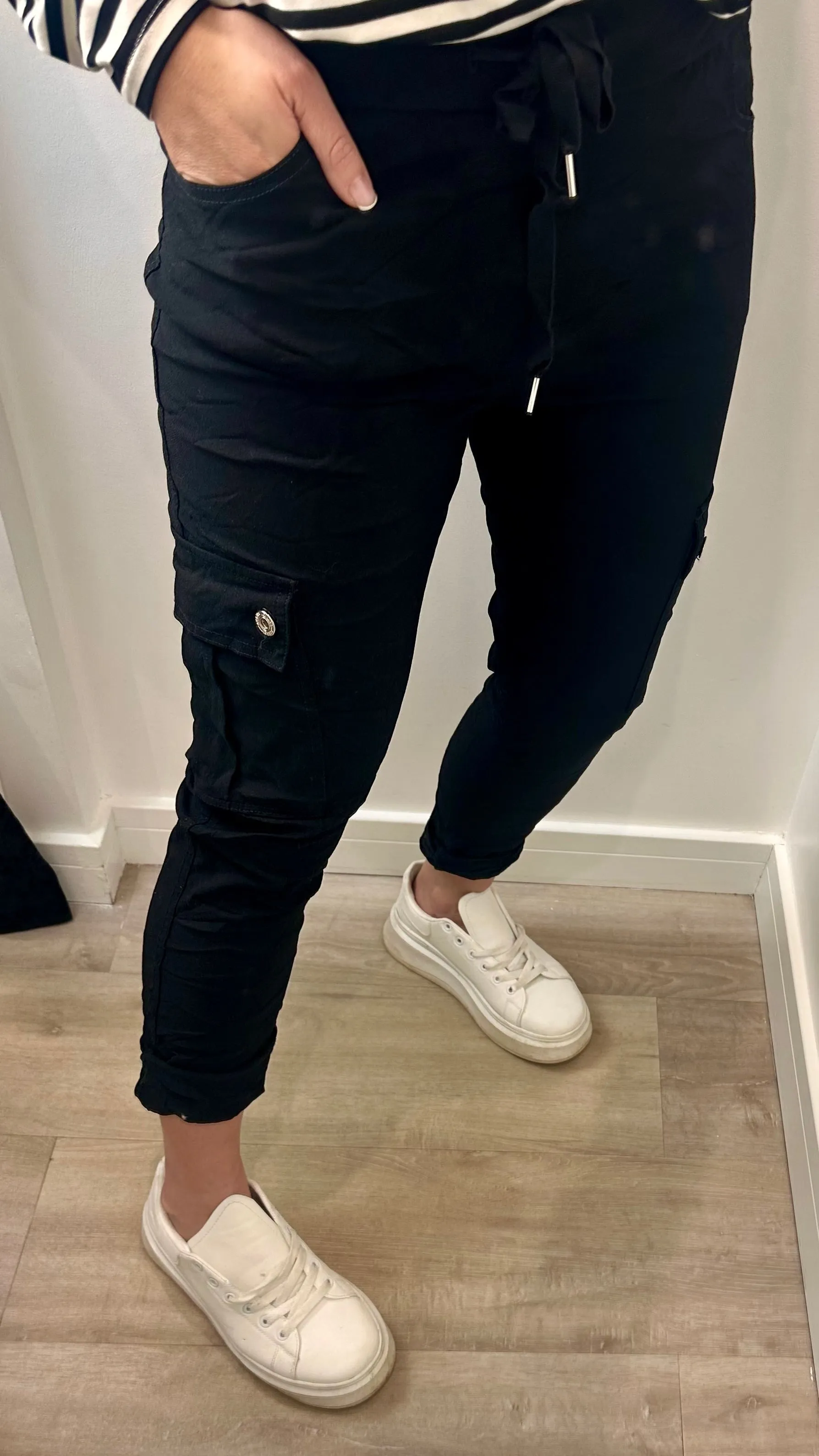 BLACK CARGO MAGIC PANTS