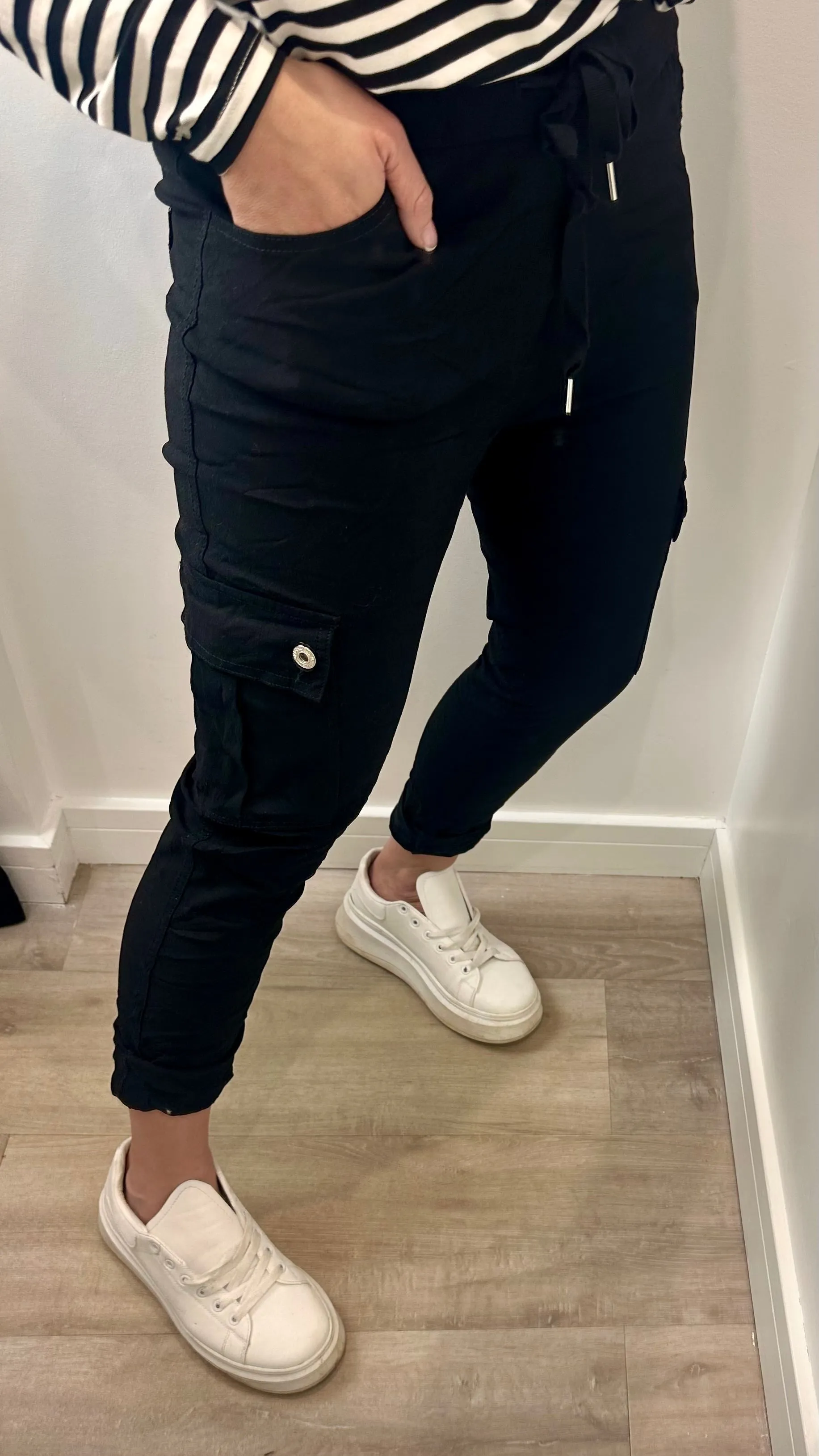 BLACK CARGO MAGIC PANTS