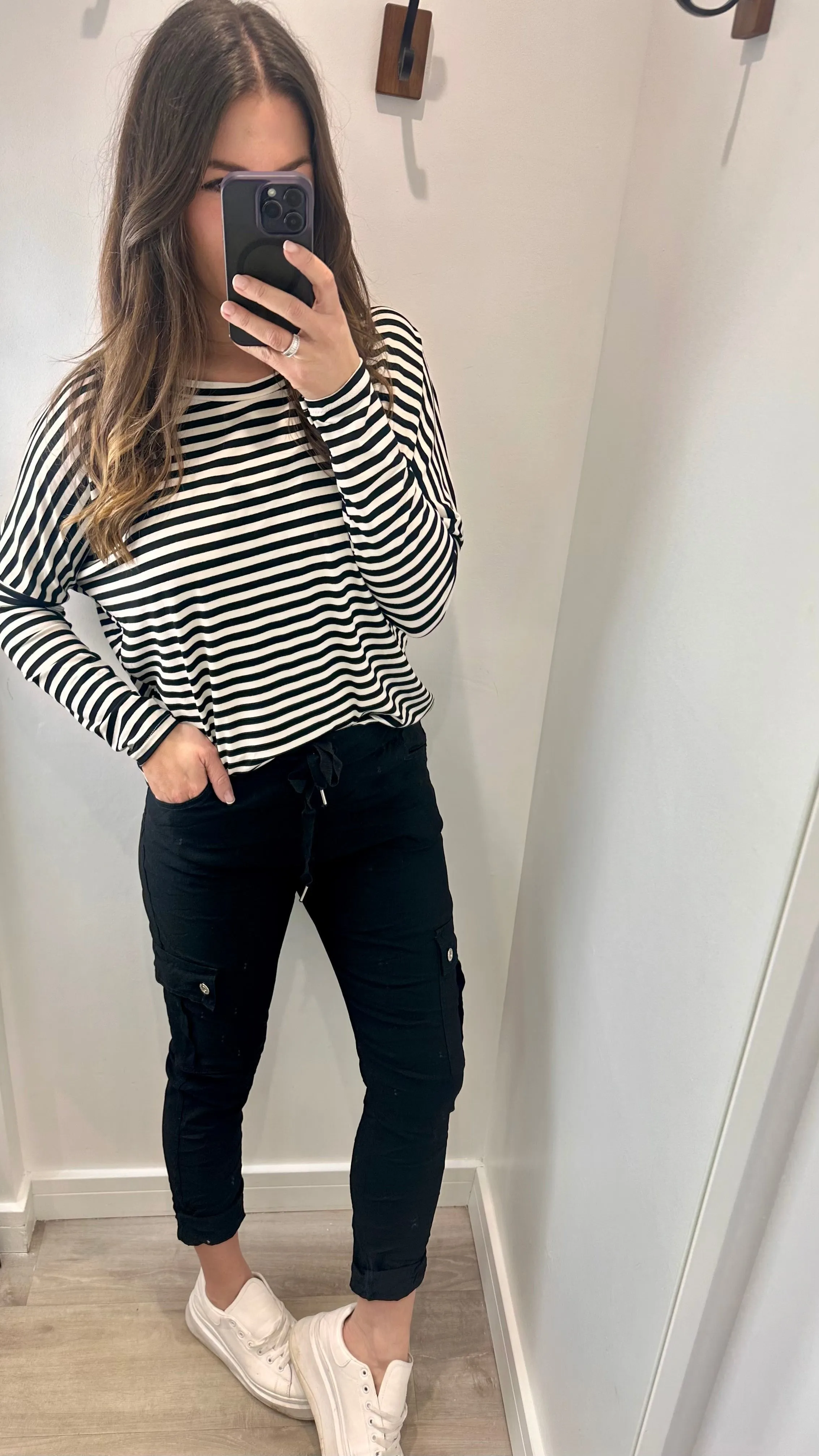 BLACK CARGO MAGIC PANTS