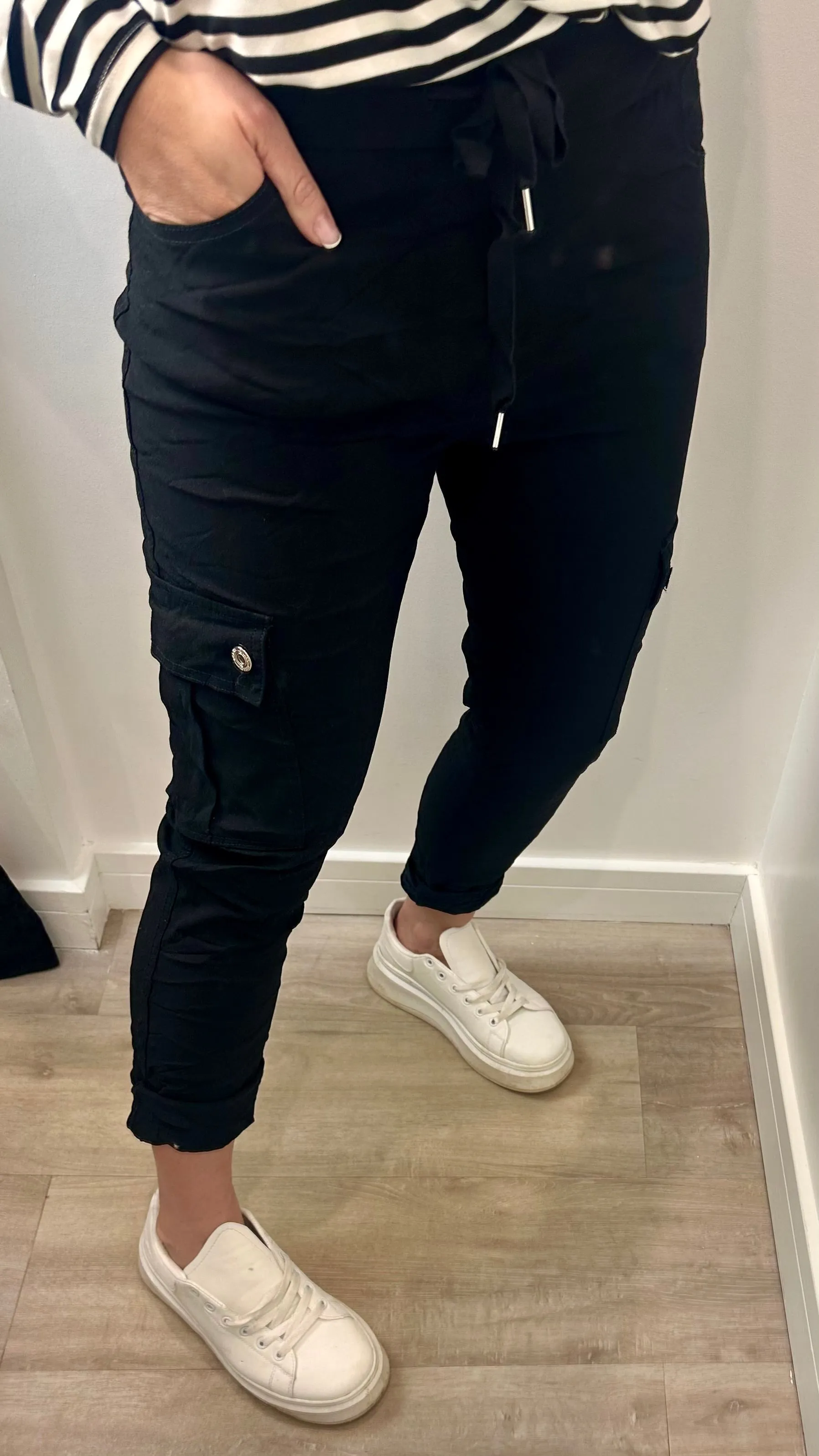 BLACK CARGO MAGIC PANTS