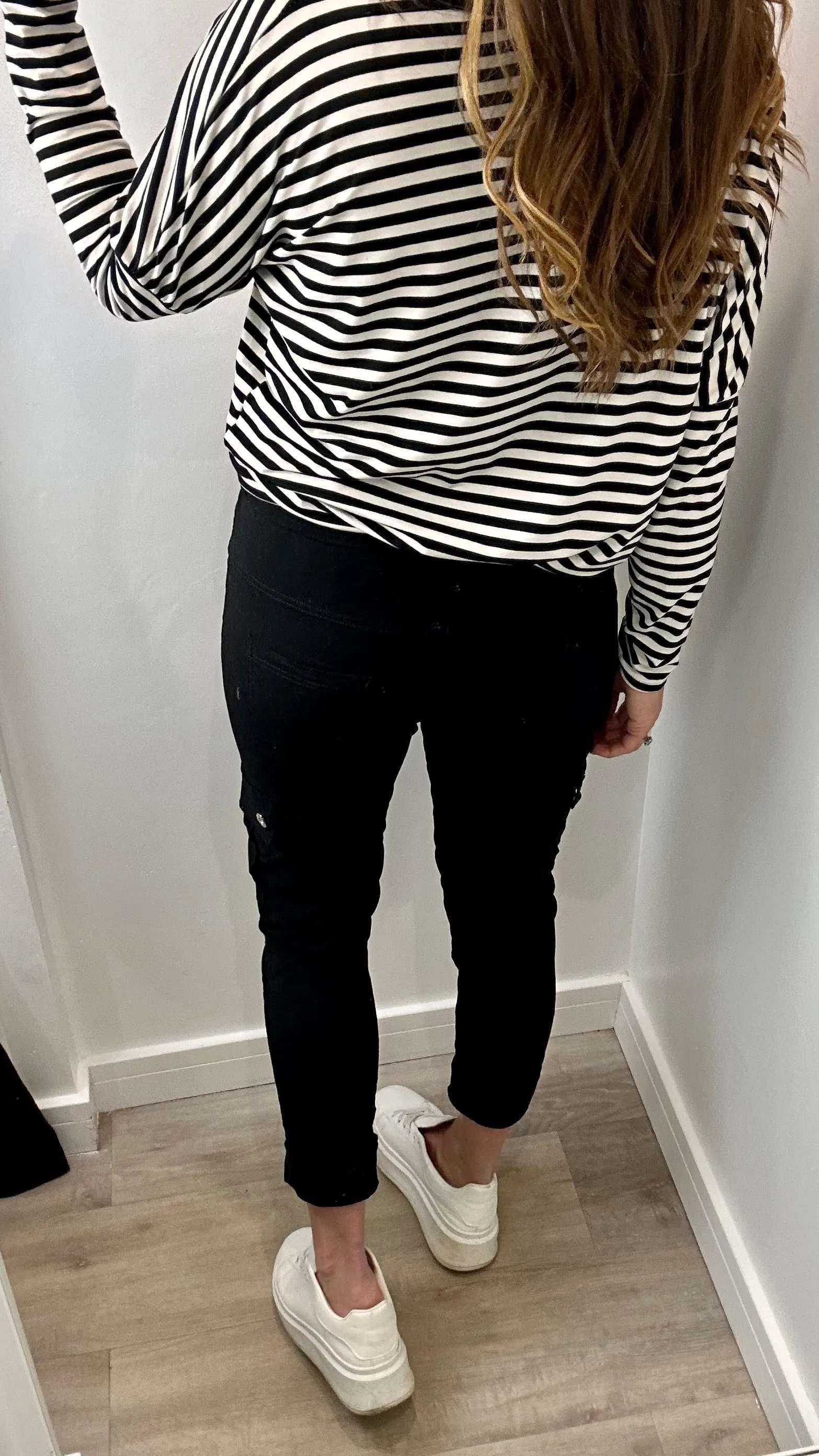 BLACK CARGO MAGIC PANTS