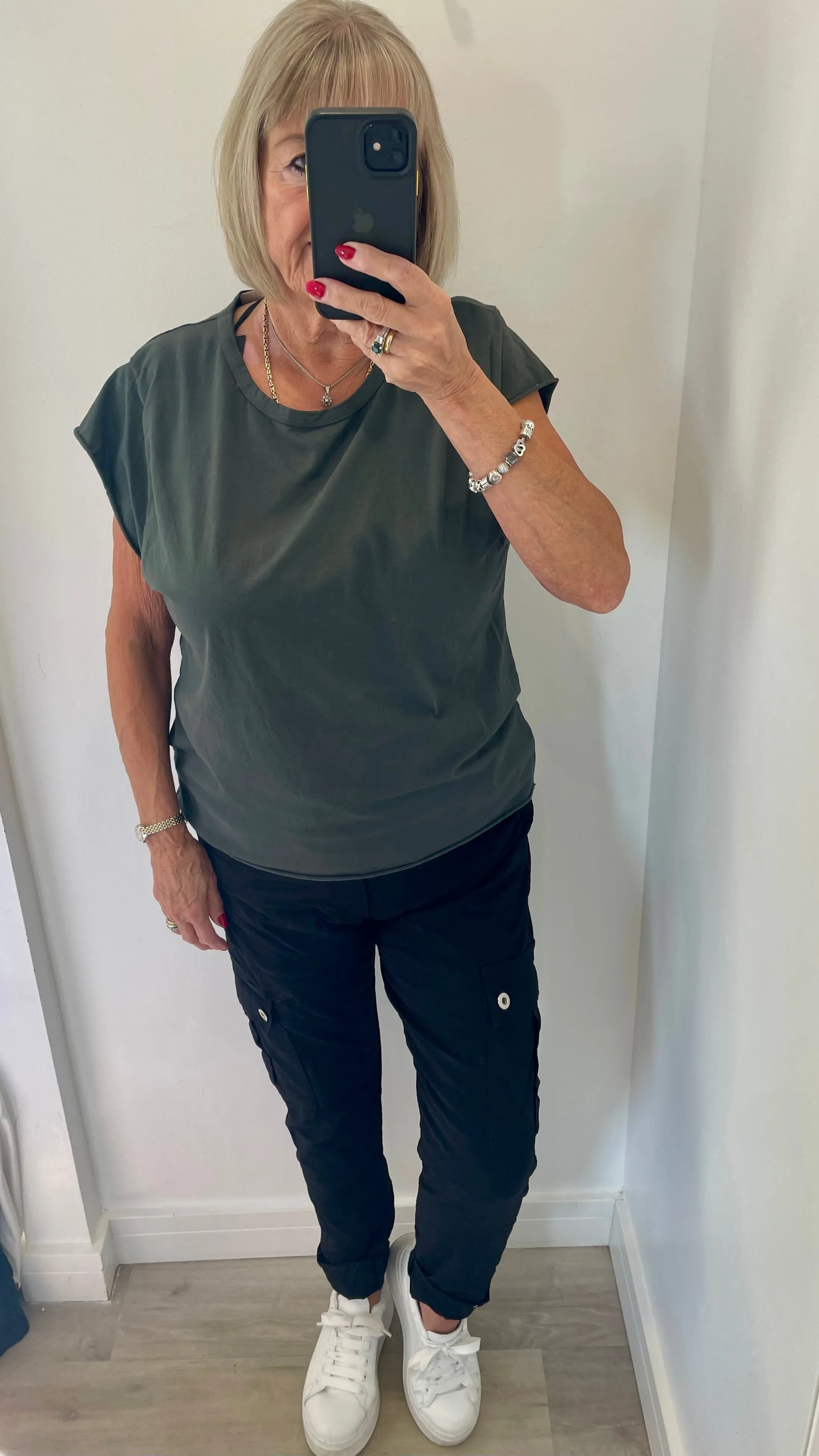 BLACK CARGO MAGIC PANTS