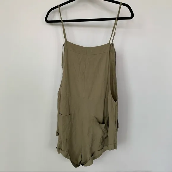 Blood   Bone Slouchy Overalls Shorts Size 10