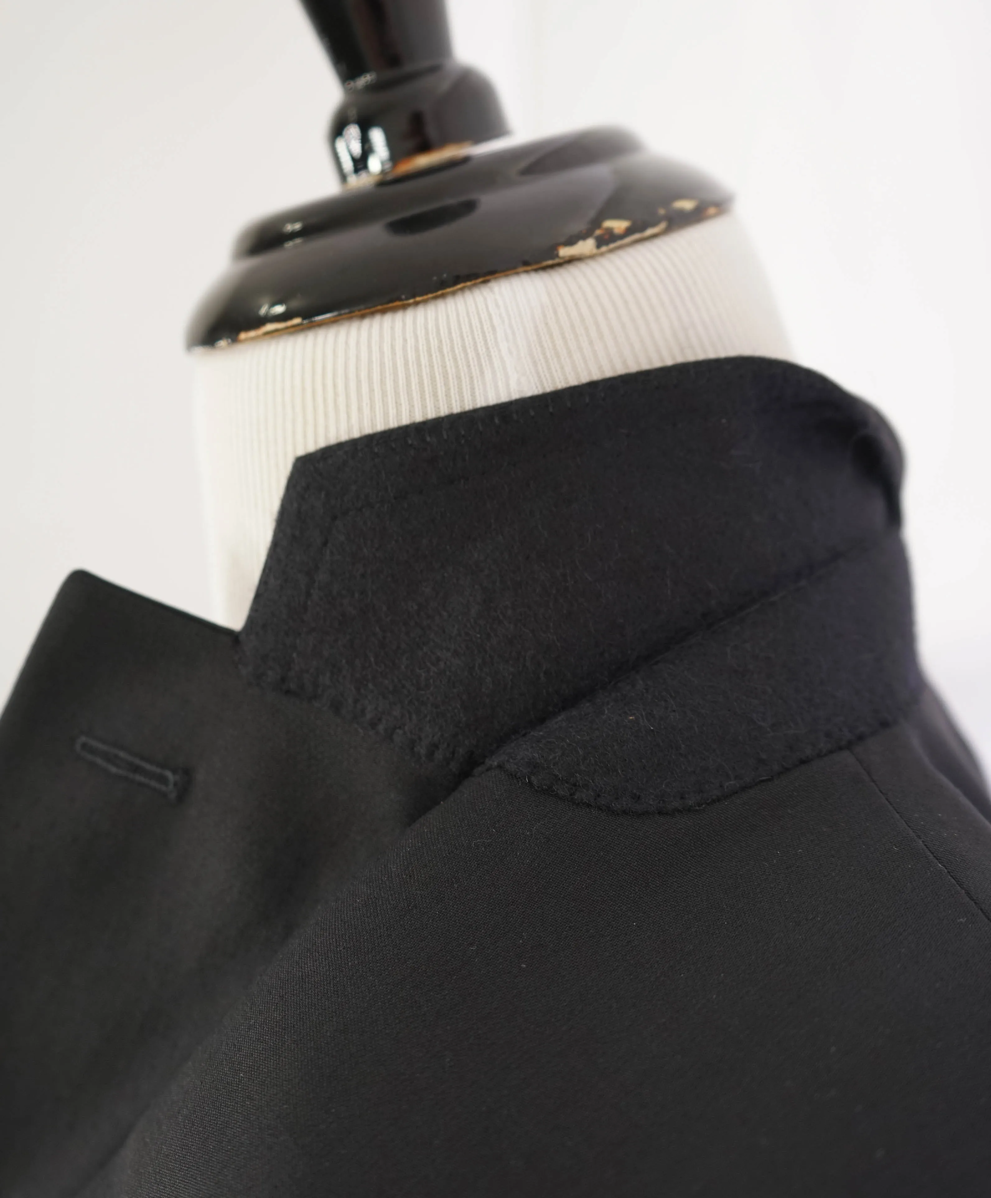 CANALI - Black *CLOSET STAPLE* Notch Lapel Tuxedo Suit - 44R