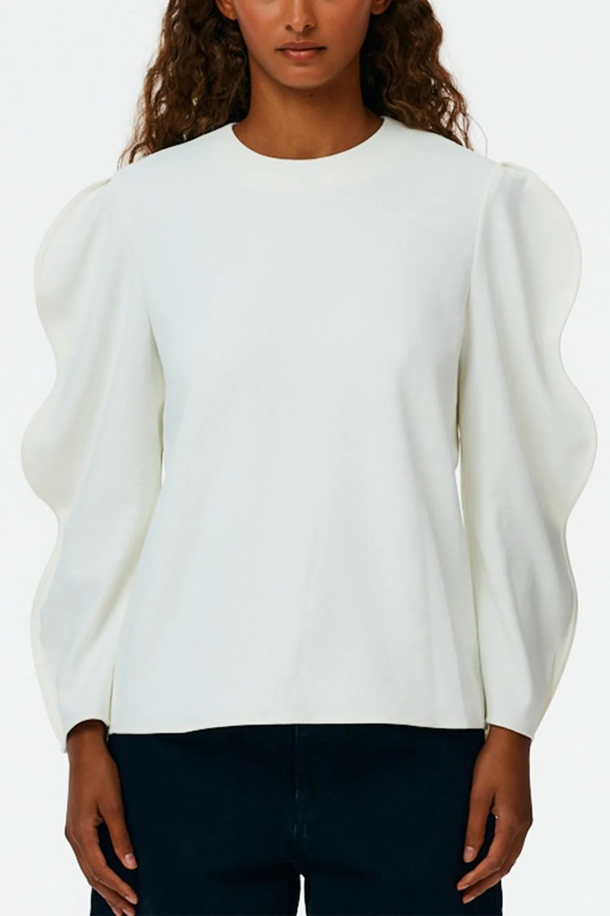 Chalky Drape Scallop Top in White