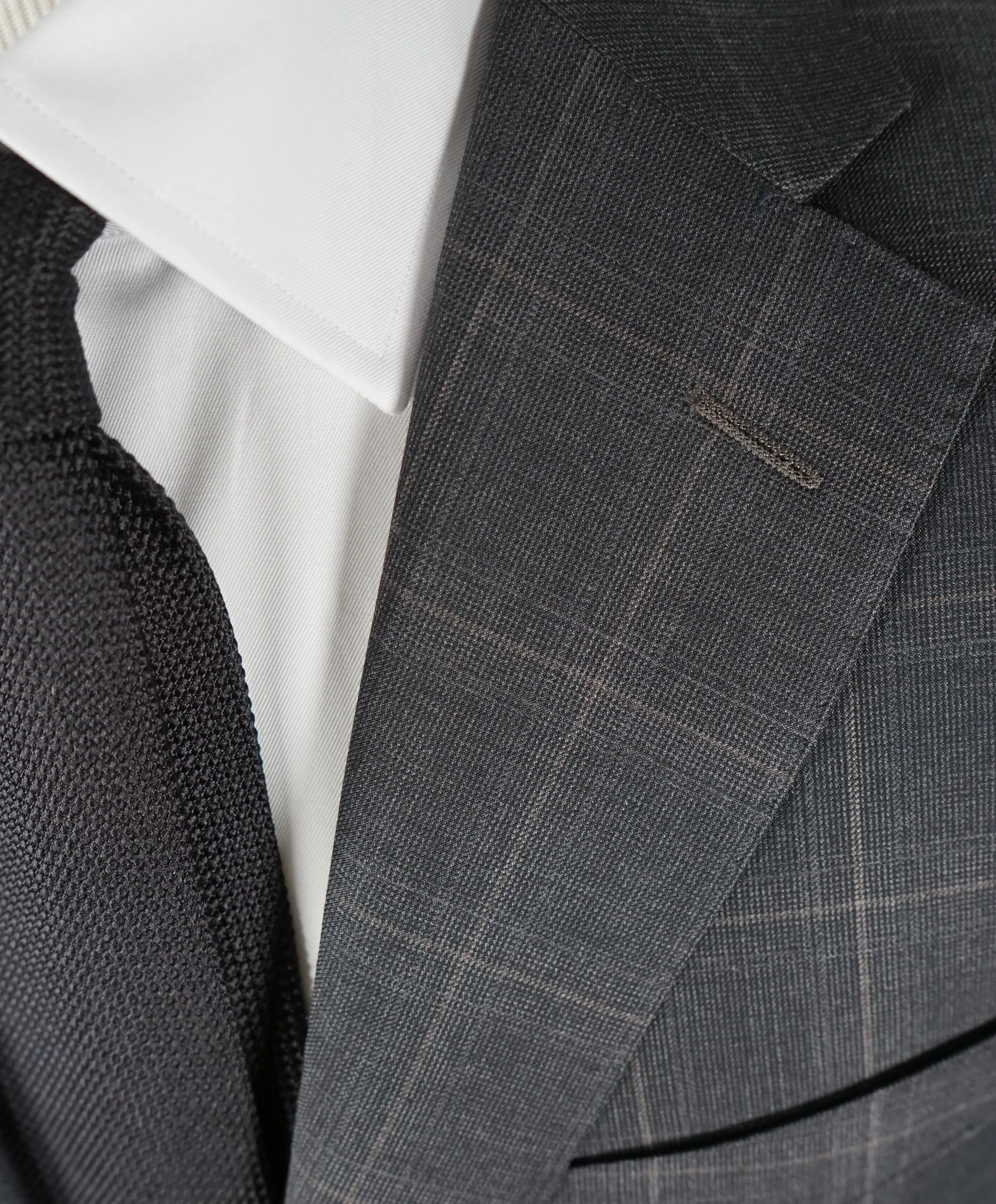 CORNELIANI - Super 16,25 Microns Bold Plaid Gray Suit “Extrafine Wool” - 38R