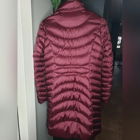 Eddie bauer down puffer womens coat wine color size small