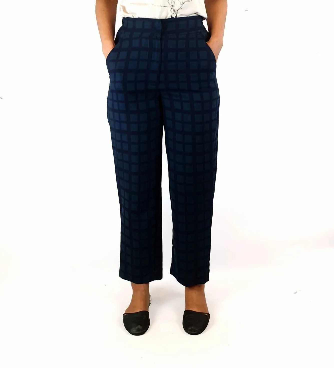 Elk navy and green check straight leg pants size 6, fits 6-8