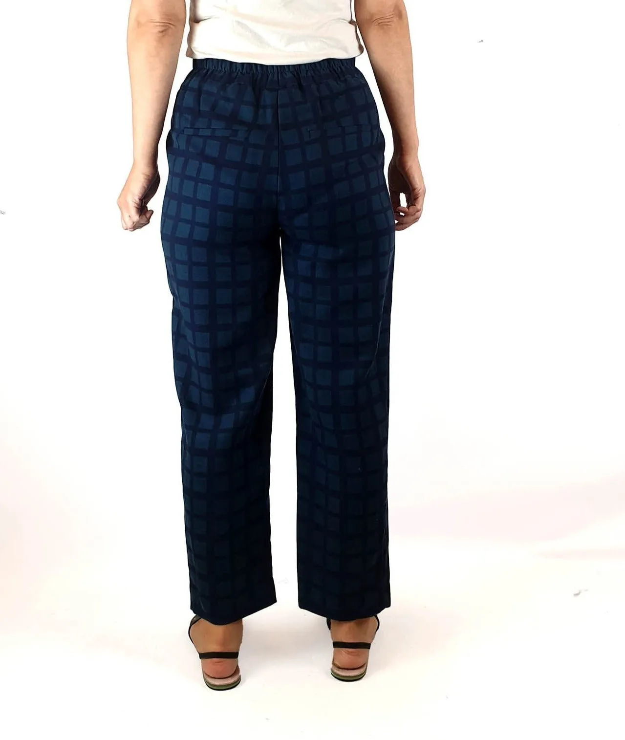 Elk navy and green check straight leg pants size 6, fits 6-8