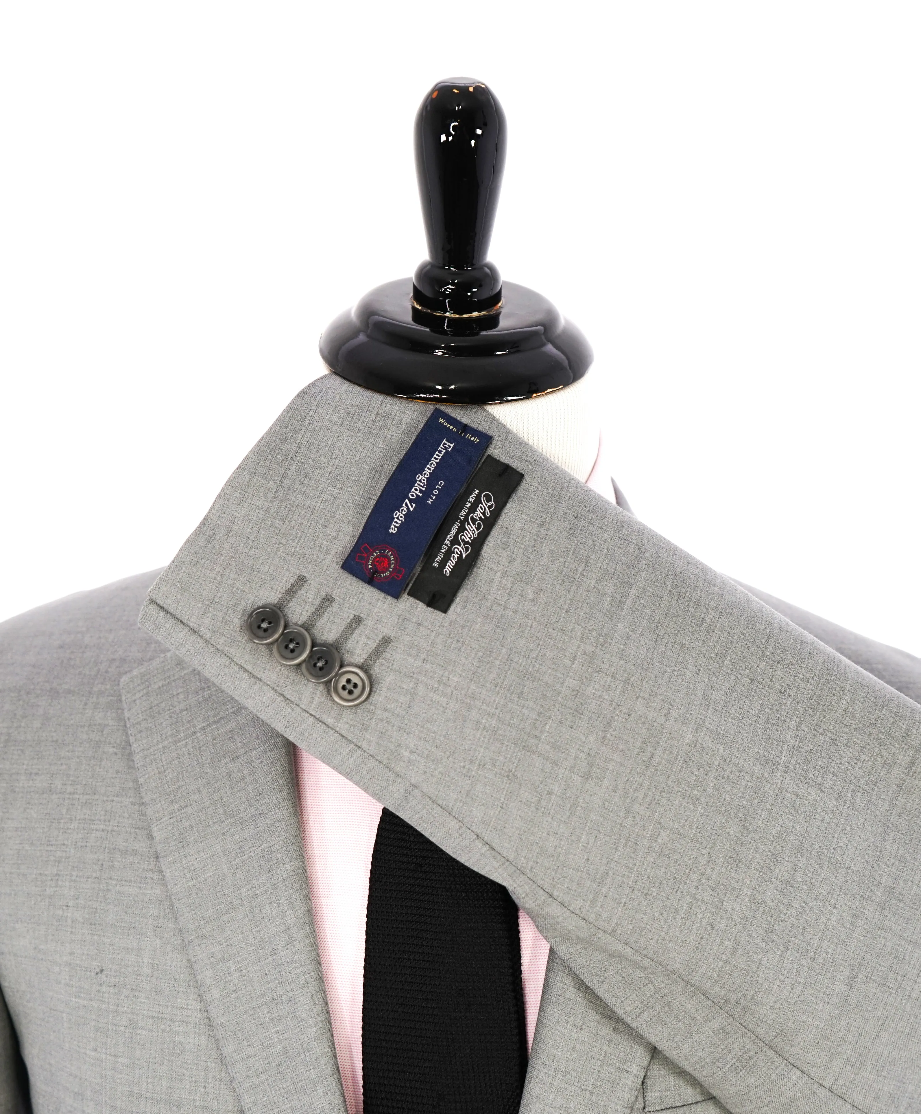 ERMENEGILDO ZEGNA - "Classic" SAKS FIFTH AVENUE Gray Textured Suit - 42L