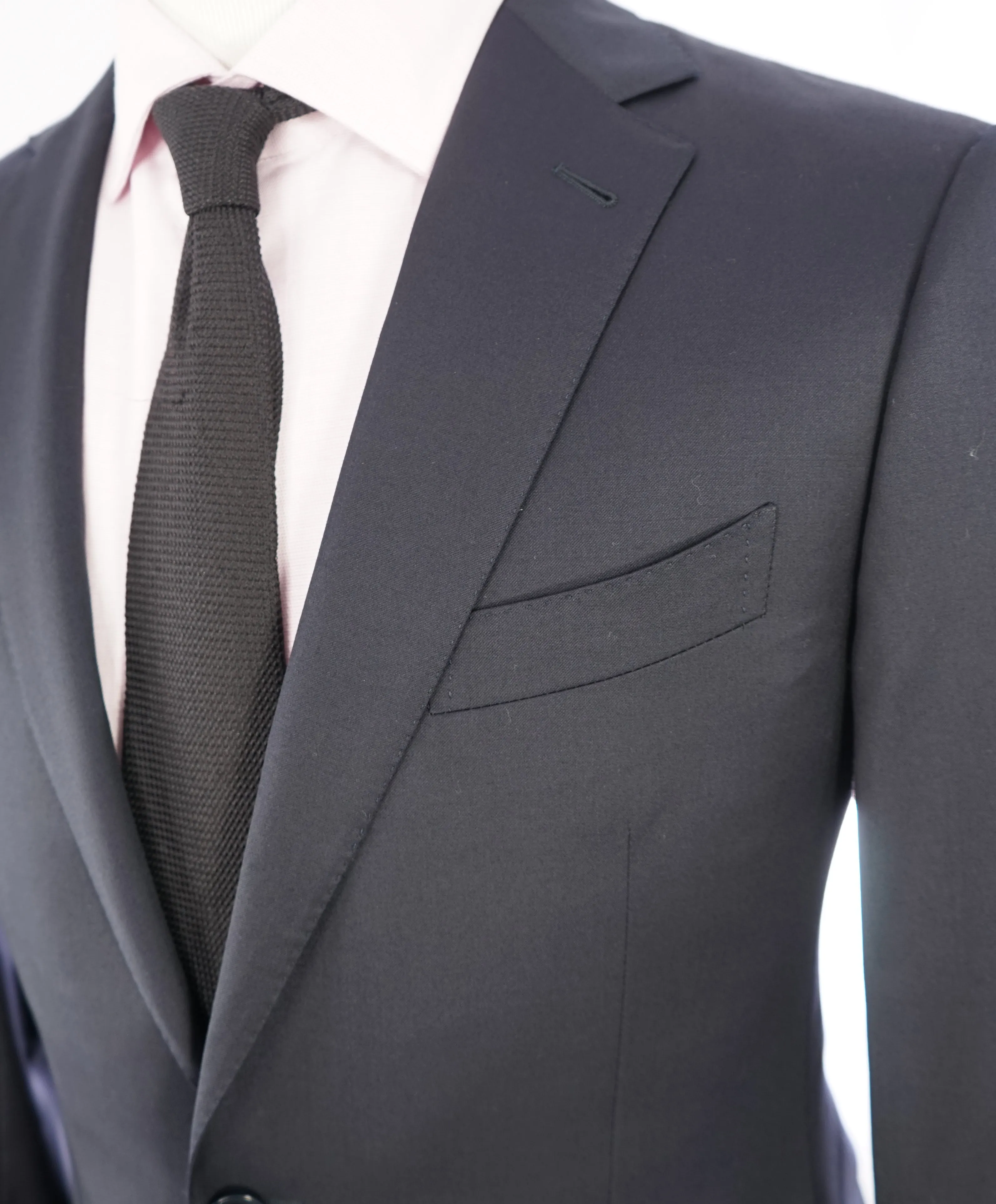 ERMENEGILDO ZEGNA - "MICRONSPHERE" Closet Staple Navy Blue Suit - 40R