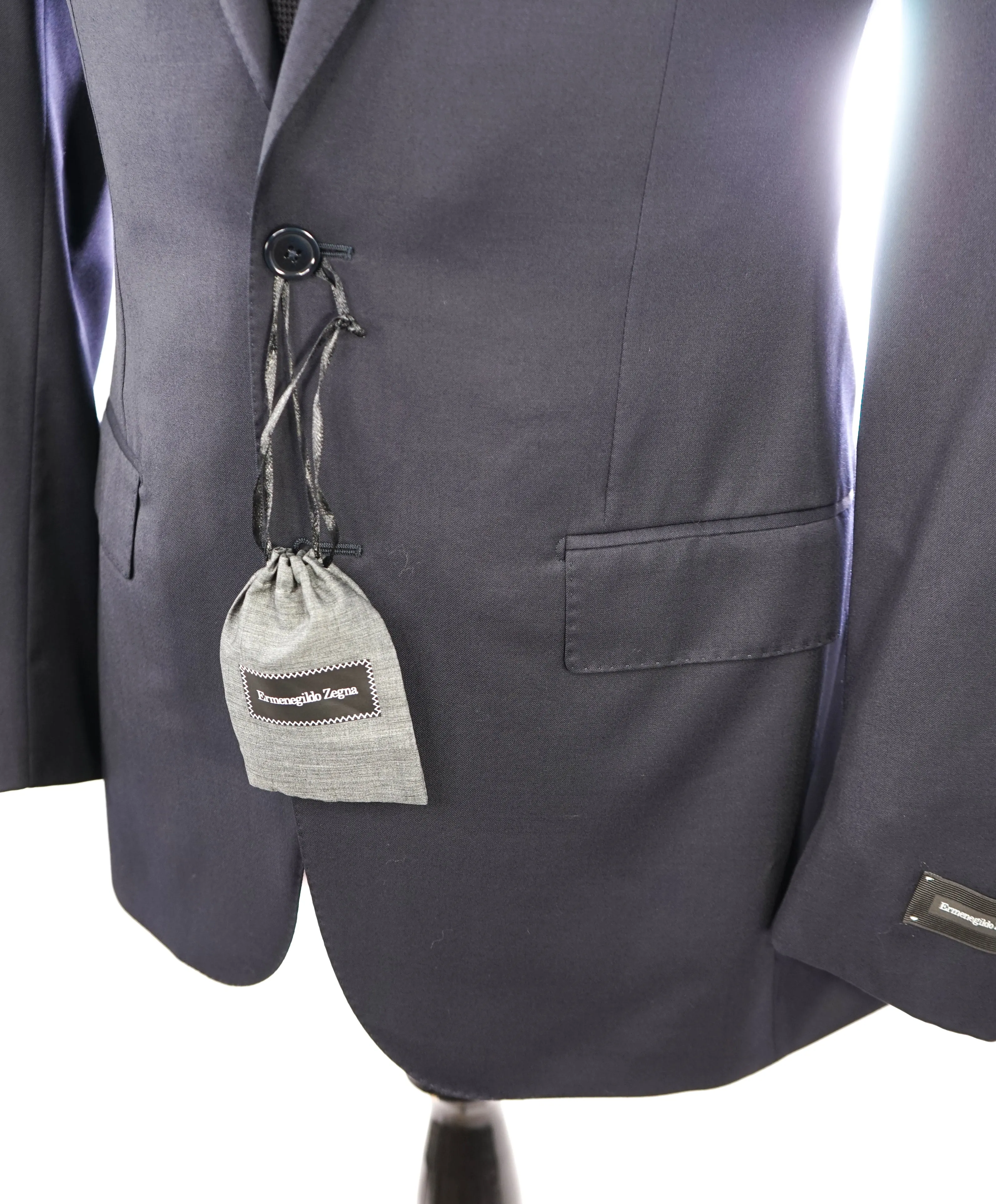 ERMENEGILDO ZEGNA - "MICRONSPHERE" Closet Staple Navy Blue Suit - 40R