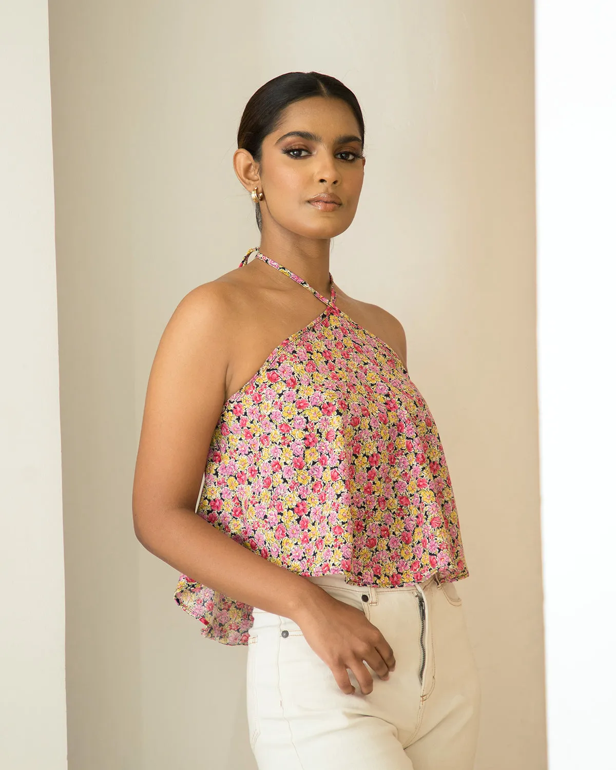 Halter  Neck  Back  Tie-up  Crop  Top