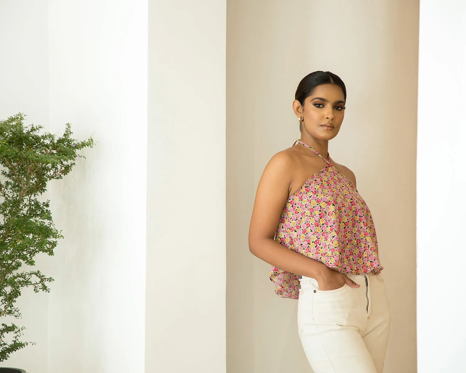 Halter  Neck  Back  Tie-up  Crop  Top
