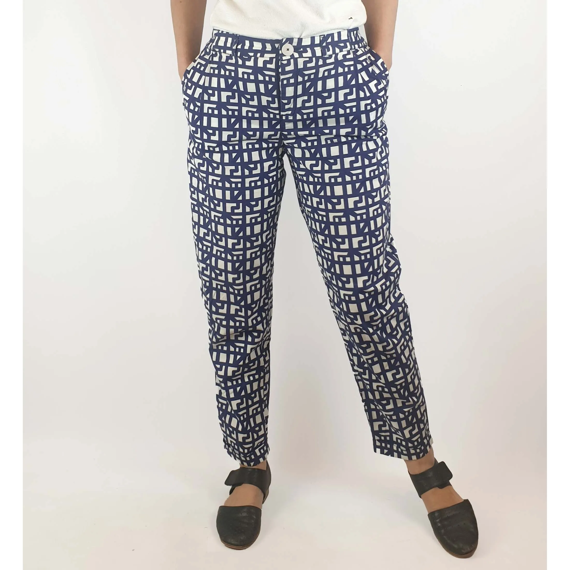 Kowtow preloved navy and white print cotton straight leg pants size XS (best fits size 8)