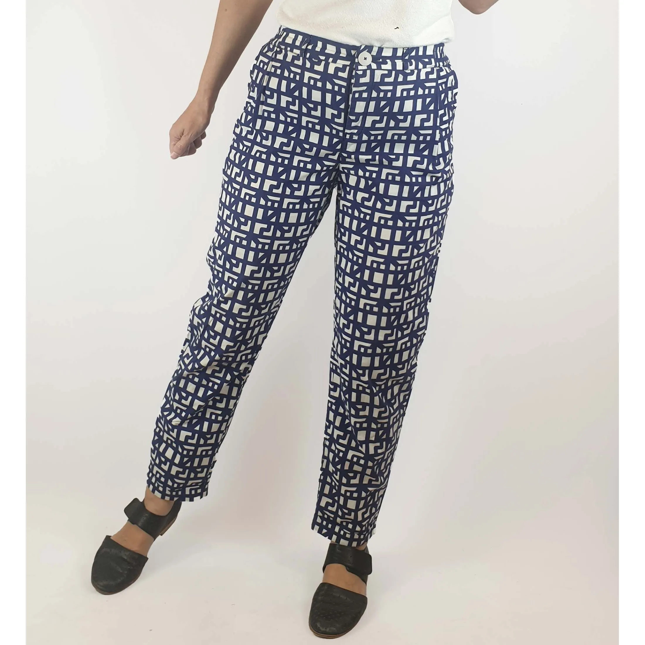 Kowtow preloved navy and white print cotton straight leg pants size XS (best fits size 8)