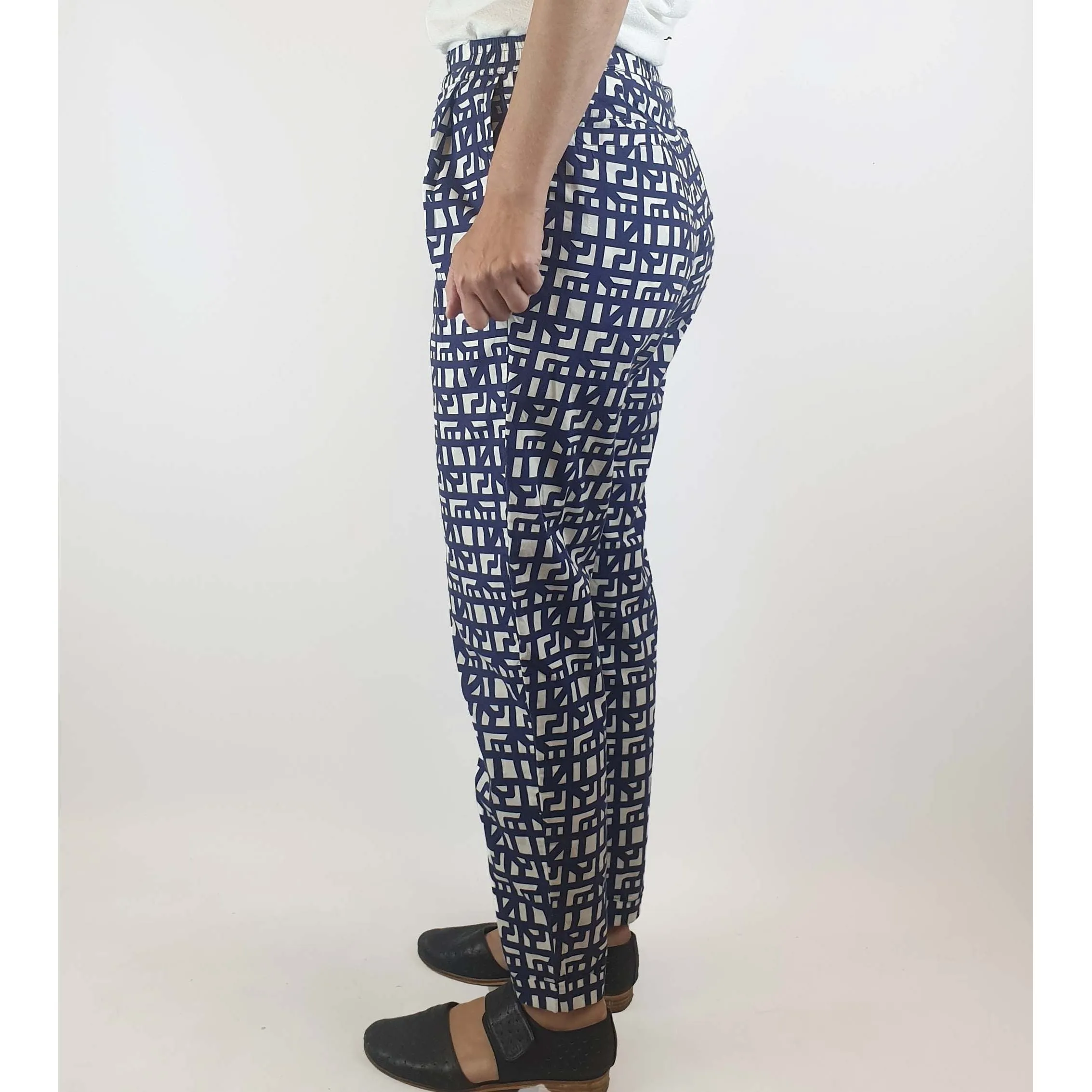 Kowtow preloved navy and white print cotton straight leg pants size XS (best fits size 8)
