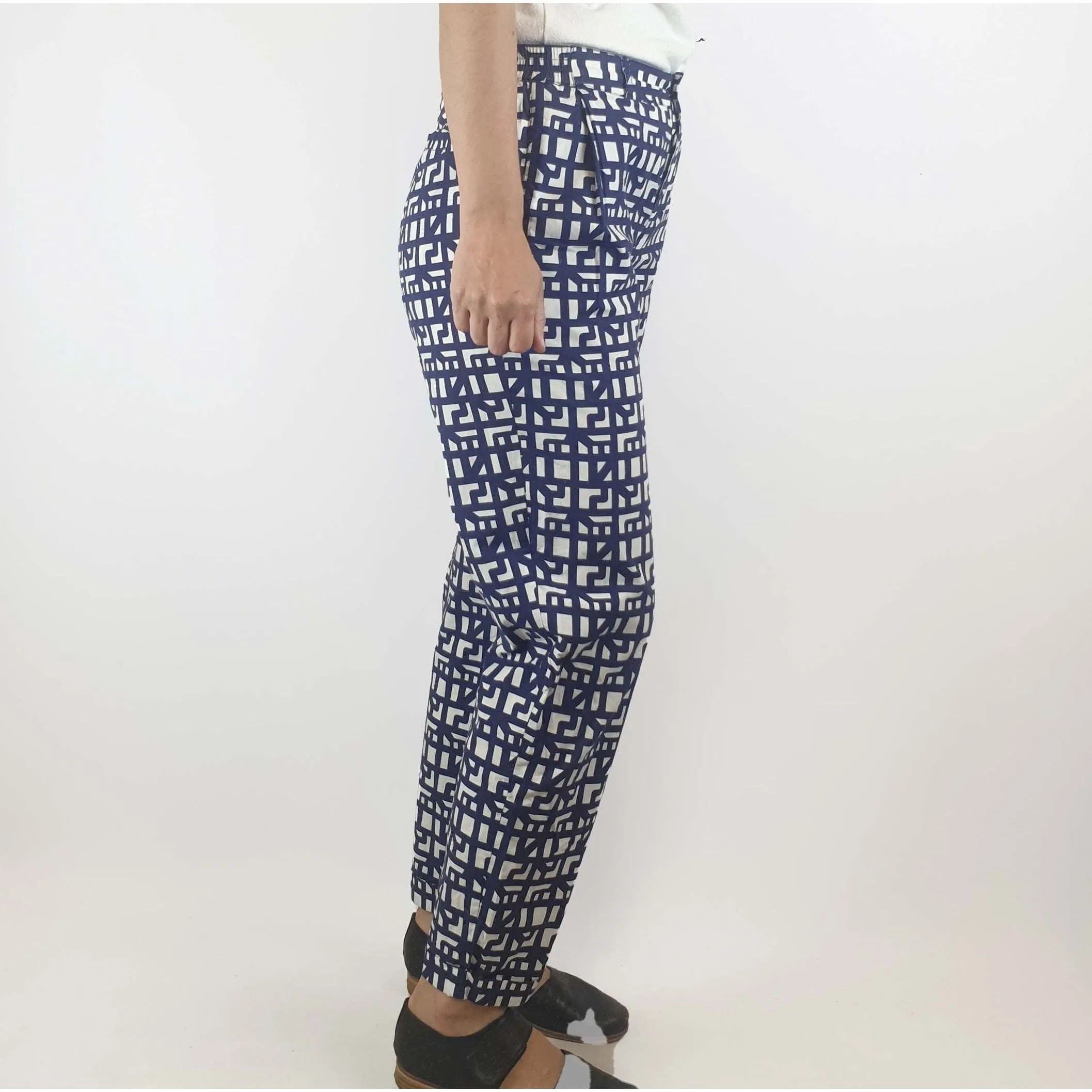Kowtow preloved navy and white print cotton straight leg pants size XS (best fits size 8)