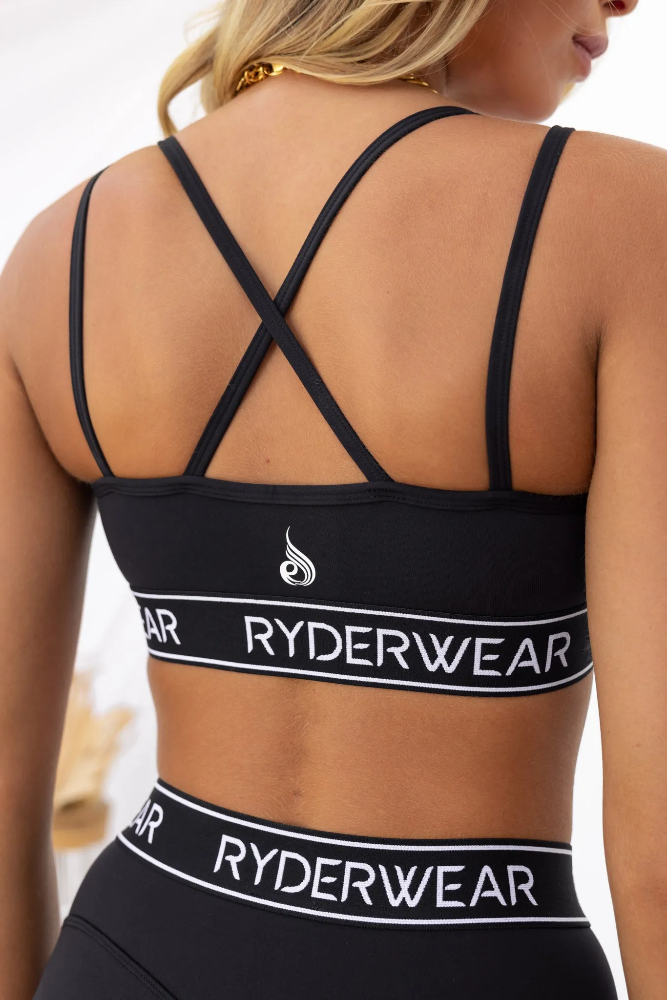 Level Up V-Neck Sports Bra - Black