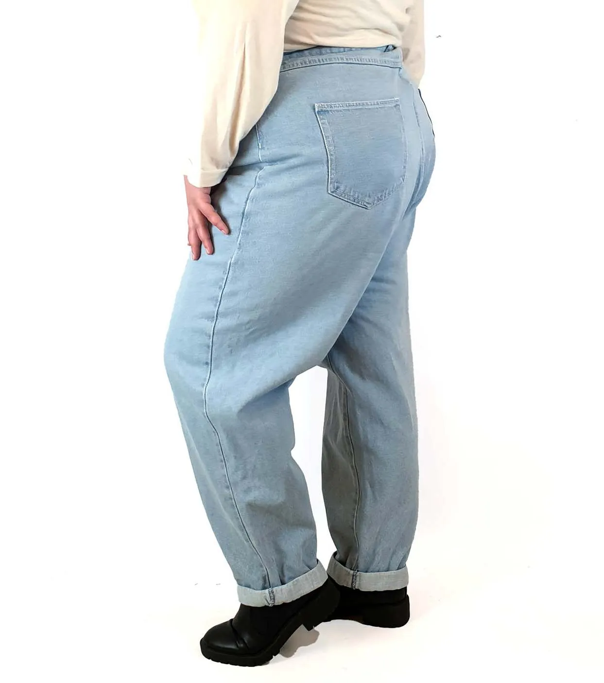 Lucy & Yak light denim jeans size W40/R, best fits size 20-22