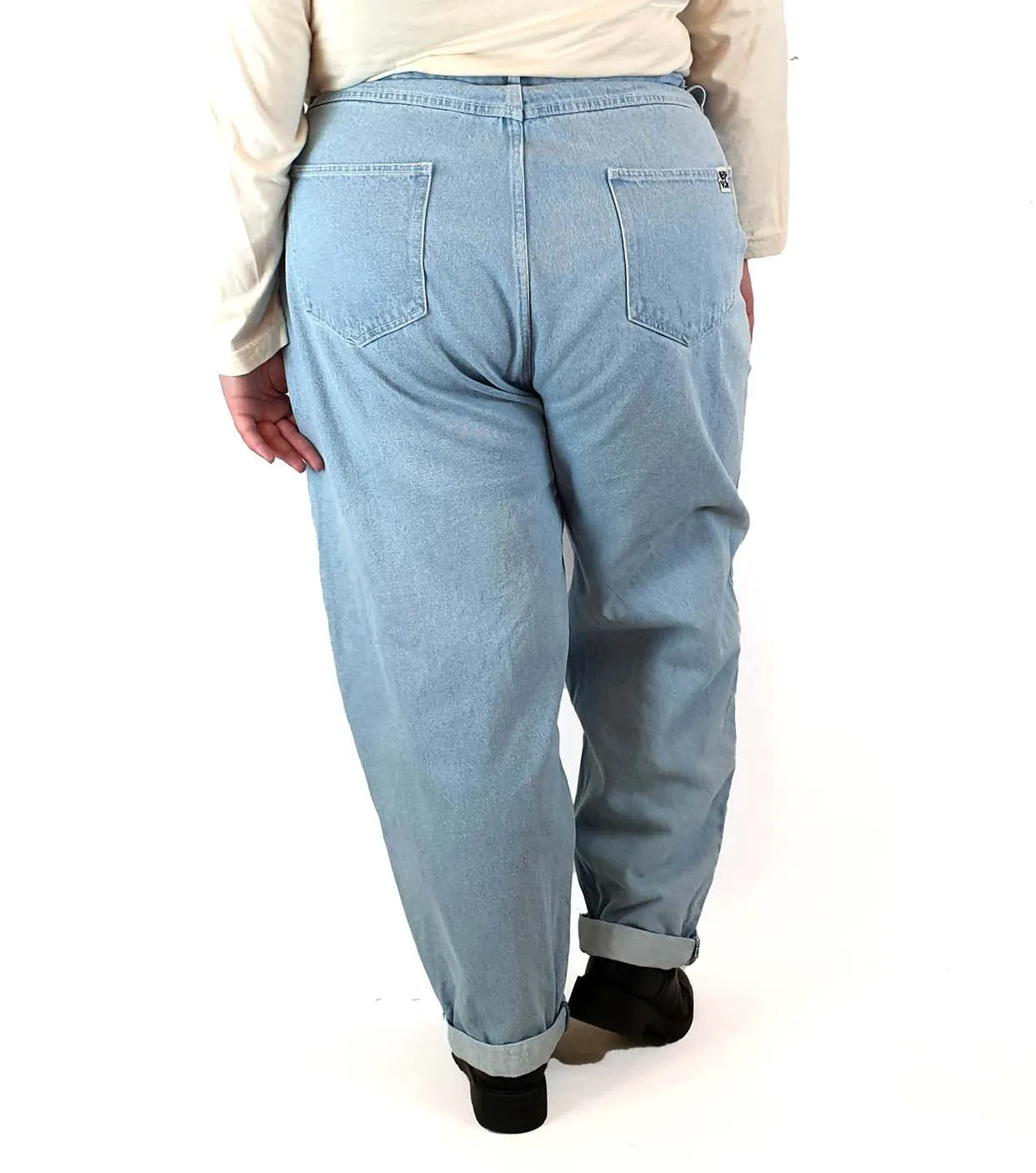 Lucy & Yak light denim jeans size W40/R, best fits size 20-22