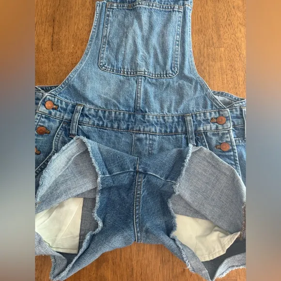Madewell Adirondack Raw-Hem Short Overalls SZ M Denim
