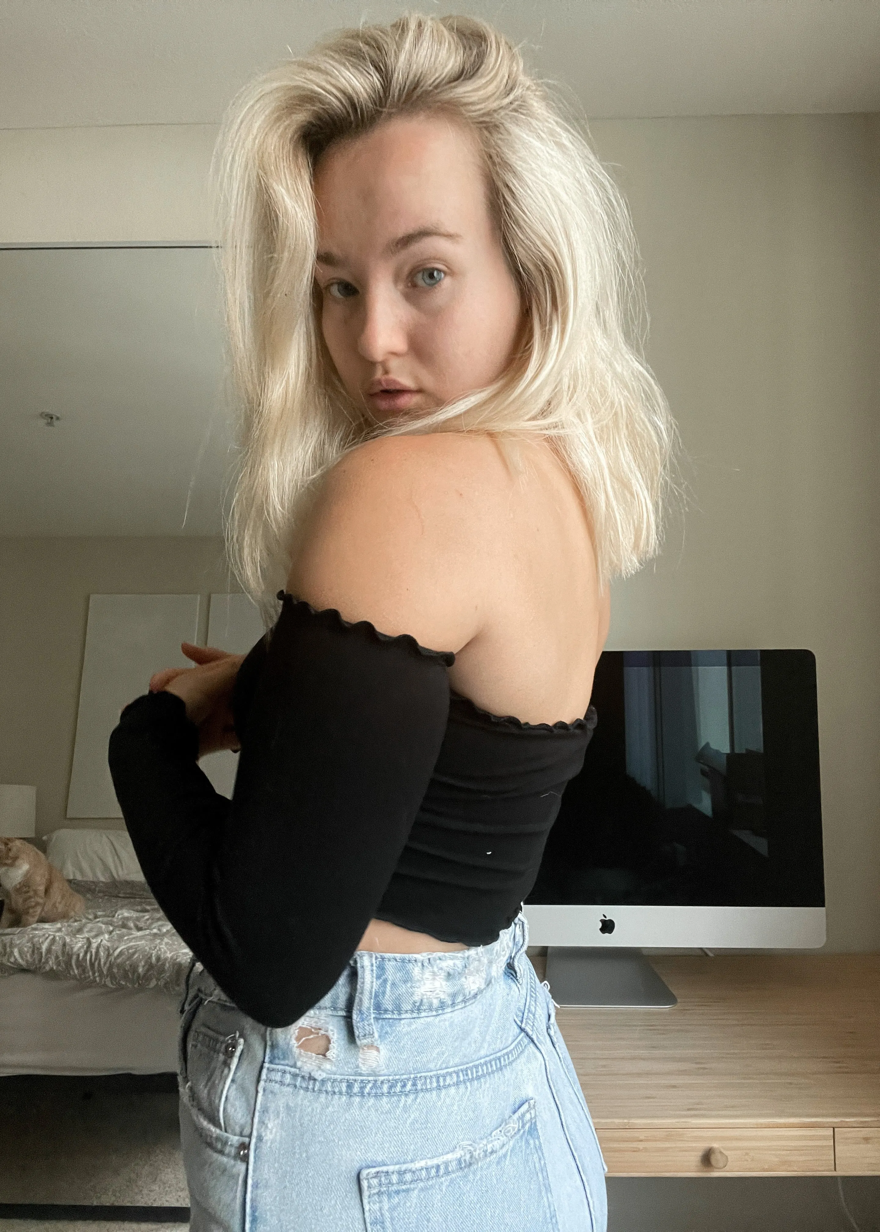 Manhattan Off-Shoulder Crop Top - Black