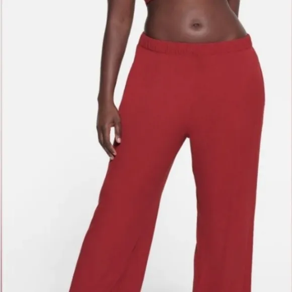 New Skims red lounge pants XL