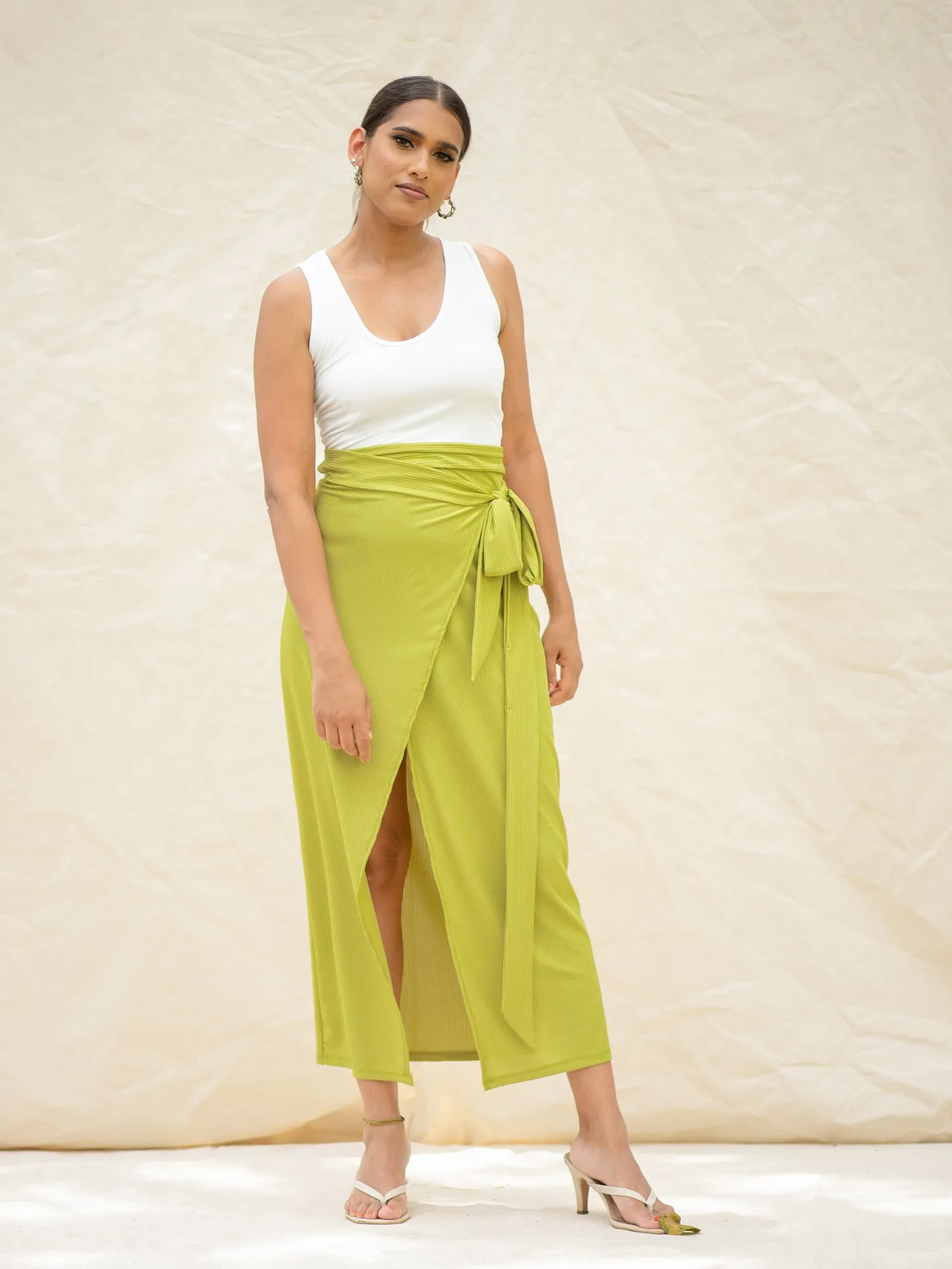Round Neck Sleeveless Crop Top