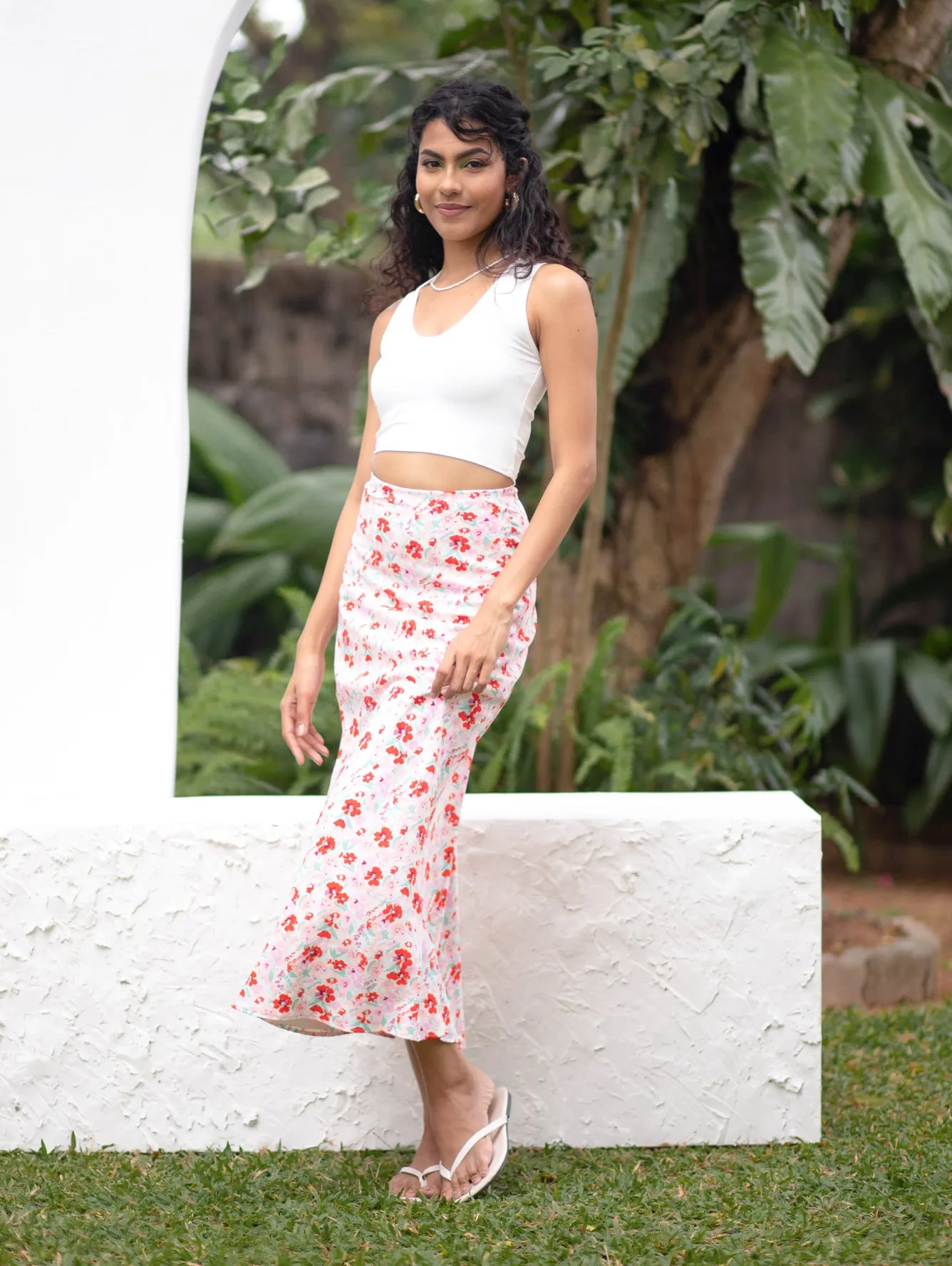 Round Neck Sleeveless Crop Top