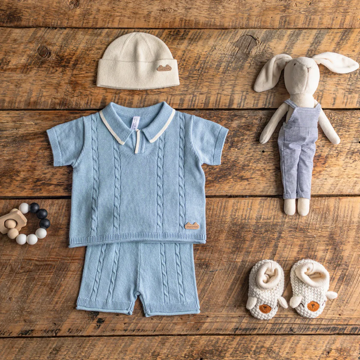Short bleu pâle en tricot, naissance || Pale blue knit shorts, newborn