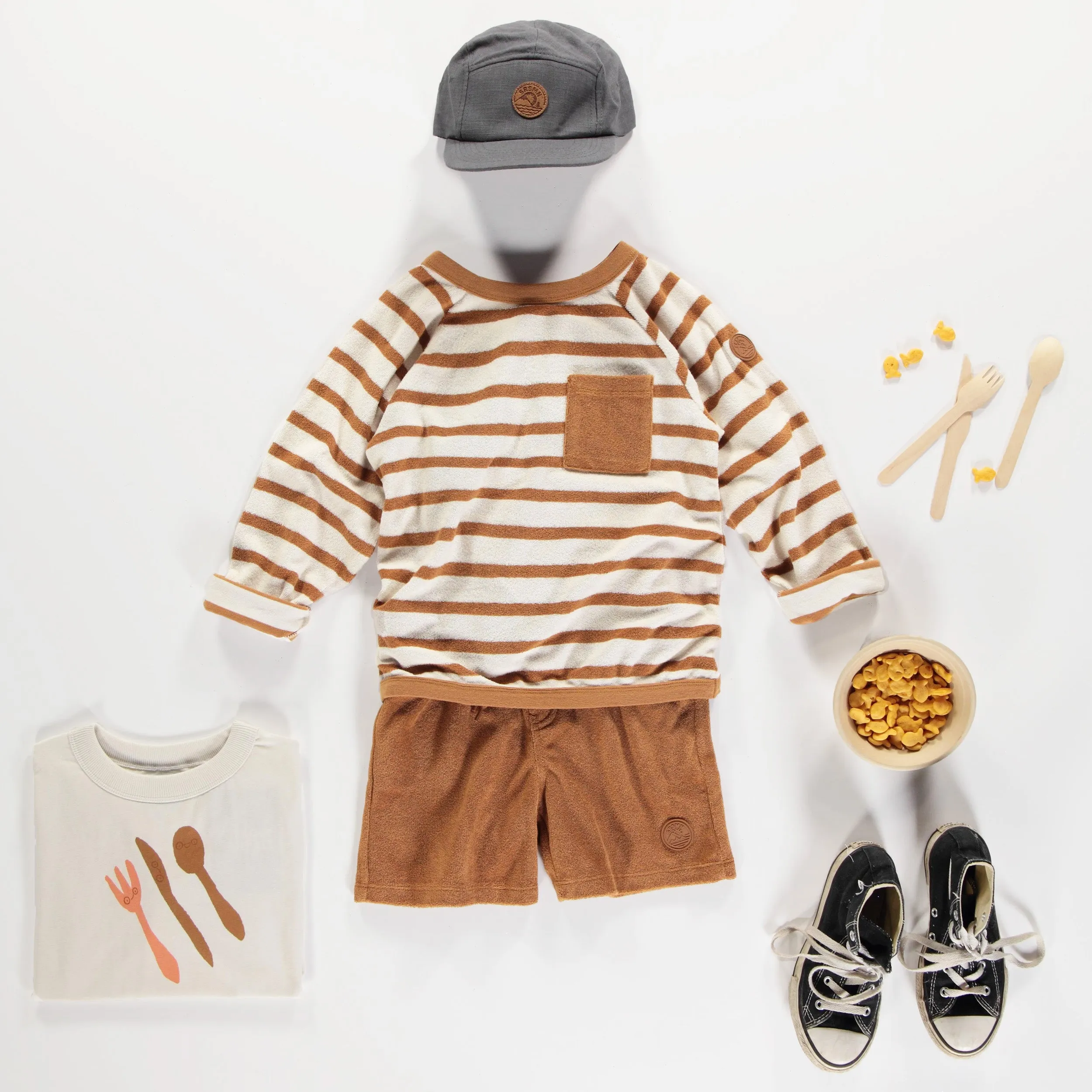 Short caramel avec grandes poches en ratine, enfant || Caramel short with large pockets in terry, child